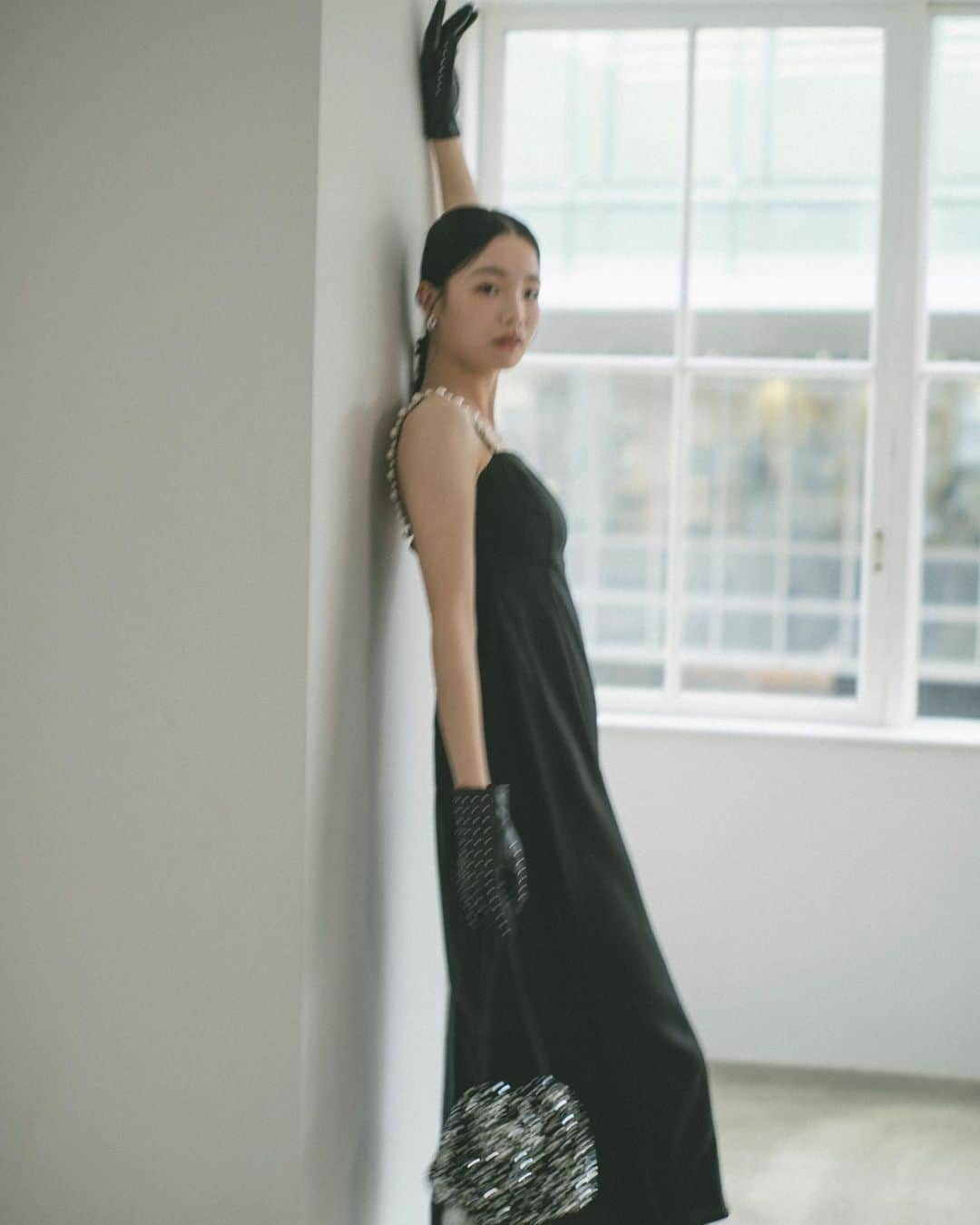 Vannie Officialさんのインスタグラム写真 - (Vannie OfficialInstagram)「23 WINTER COLLECTION.  ︎︎ pearl strap layerd cami dress black / beige / blue ¥8,250(tax in)  ︎︎ #vannie_u #ヴァニーユー」12月9日 18時05分 - vannie__u