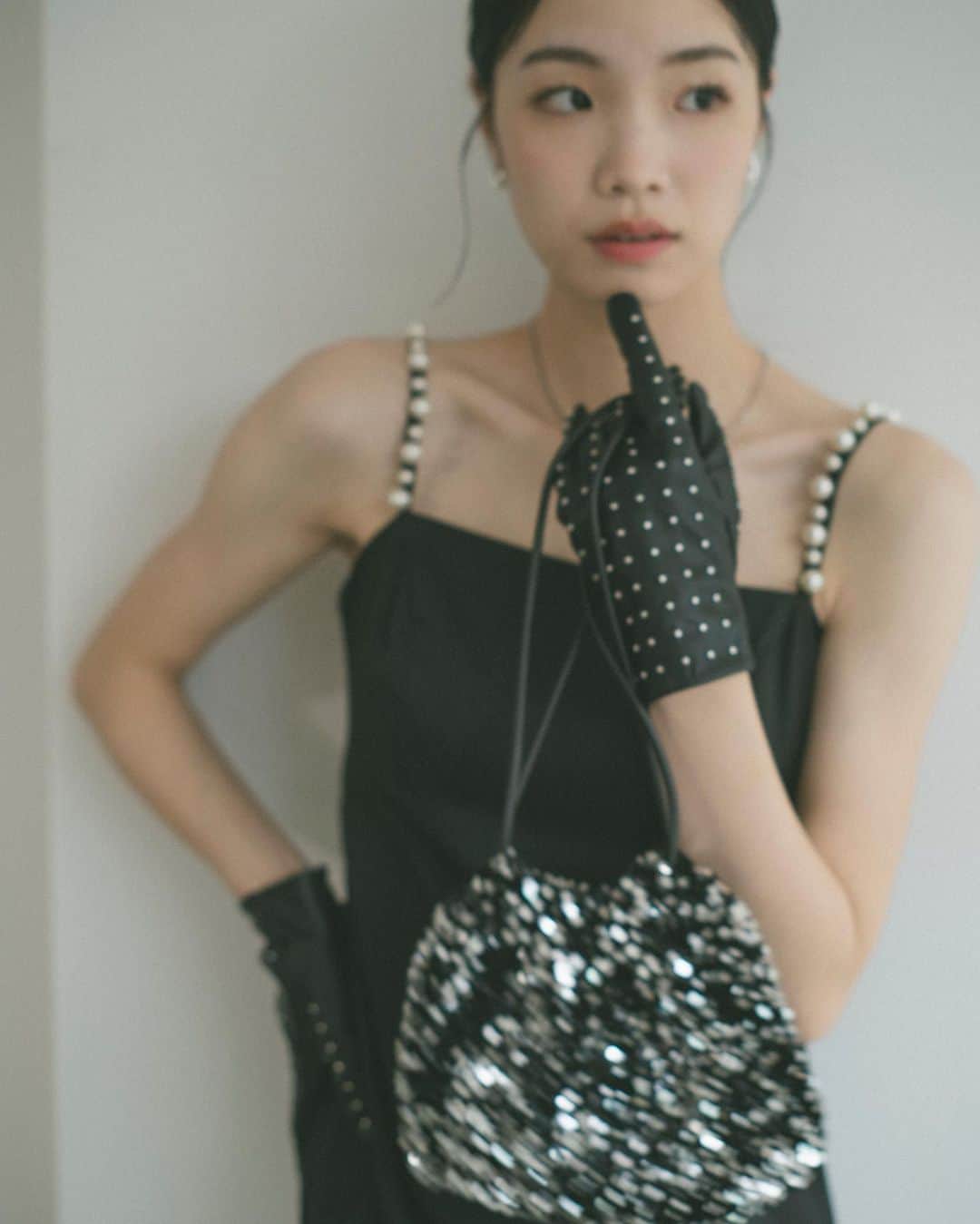 Vannie Officialさんのインスタグラム写真 - (Vannie OfficialInstagram)「23 WINTER COLLECTION.  ︎︎ pearl strap layerd cami dress black / beige / blue ¥8,250(tax in)  ︎︎ #vannie_u #ヴァニーユー」12月9日 18時05分 - vannie__u