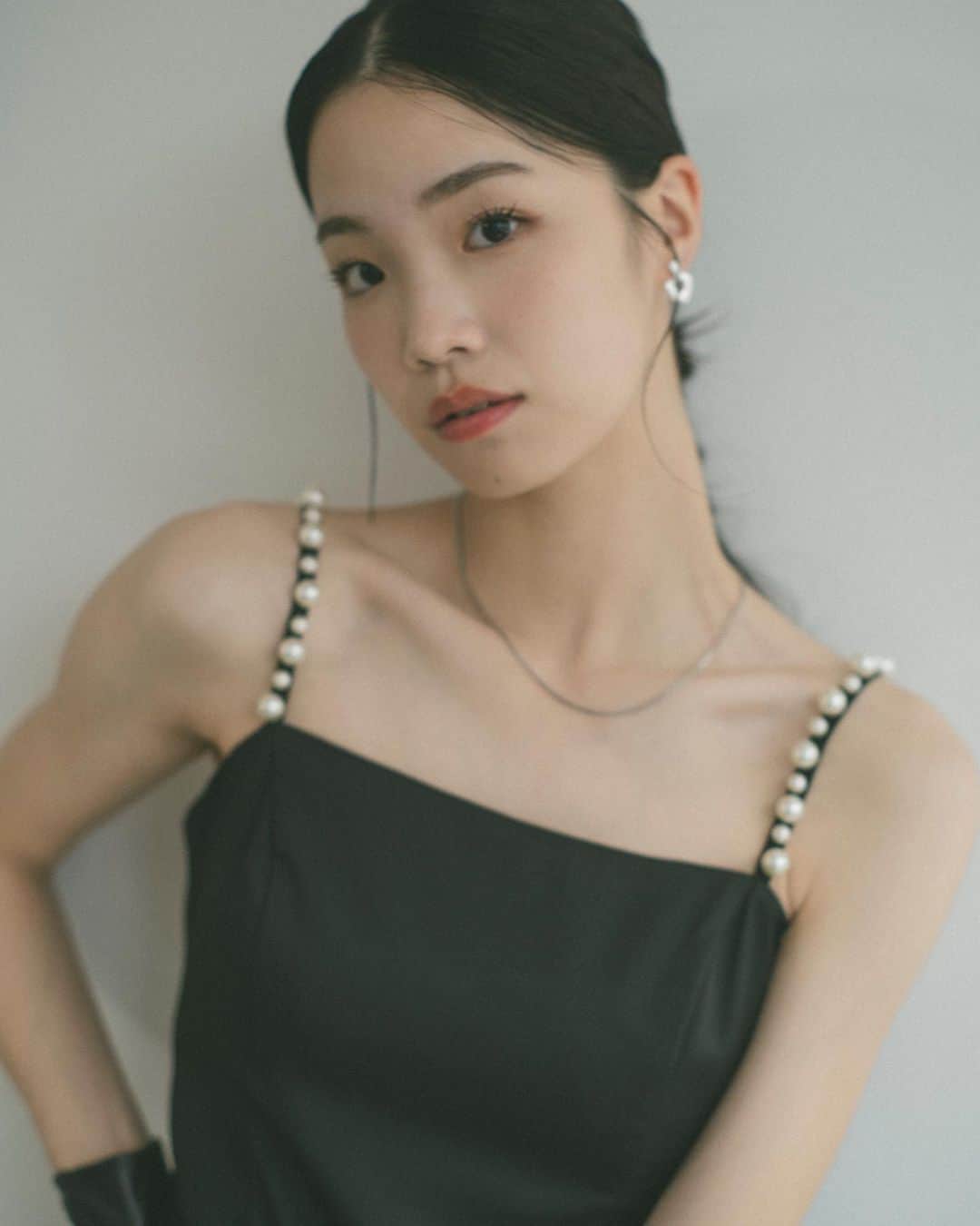 Vannie Officialさんのインスタグラム写真 - (Vannie OfficialInstagram)「23 WINTER COLLECTION.  ︎︎ pearl strap layerd cami dress black / beige / blue ¥8,250(tax in)  ︎︎ #vannie_u #ヴァニーユー」12月9日 18時05分 - vannie__u