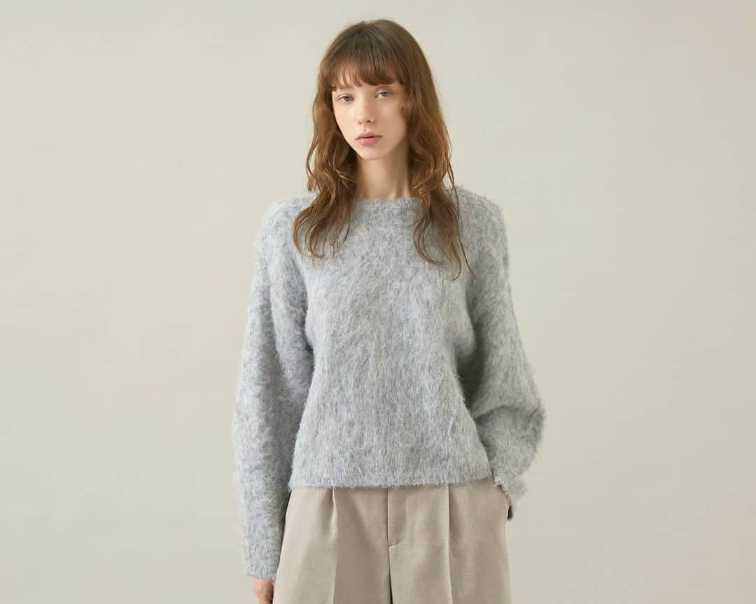 OPAQUE.CLIPのインスタグラム：「New arrivals  ふわふわの質感が今年らしい！ ゆったりシルエットのシャギーニット🧶  🏷️ふわふわ起毛シャギーニット 商品No.637-17088  #opaqueclip  #オペークドットクリップ」