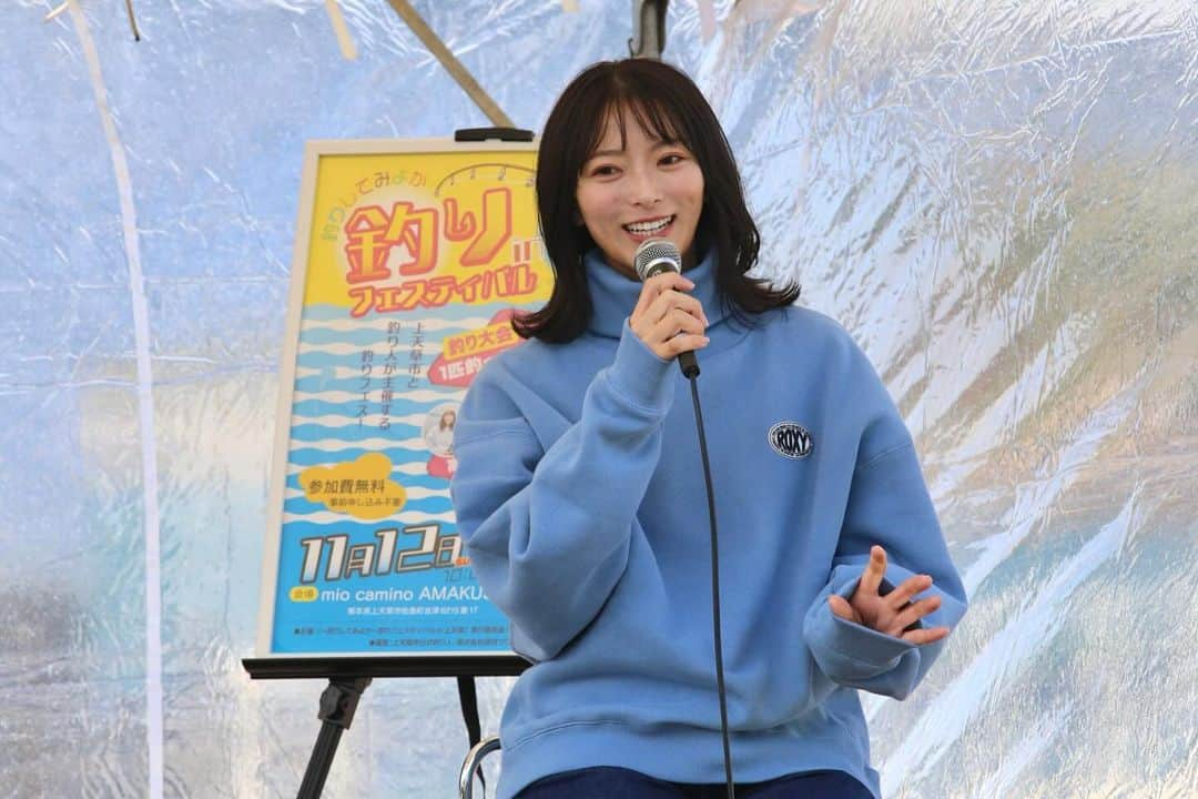 高本采実のインスタグラム：「🎣 11/12 「～釣りしてみよか～ 釣りフェスティバルin上天草」が開催されました！ 今回こちらの釣りフェスにて 「持続可能な釣り」をテーマとしたトークショーをMarine Sweeper @marinesweeper さんとさせていただきました！  久しぶりの天草、釣り天国で最高でした🥺🎣 前日宿泊していた「小松屋渚館」では ホテル直結、海に面したプライベート空間で釣りが楽しめます。 チェックインしたのが17時で夕まずめの時間も迫ってたので秒で用意して日が落ちるまで釣りしてました🎣（ちなみに翌朝まずめもやりました笑） めっちゃ魚いるし当たるけど乗らず、その正体はシーバスでした！ジグ以外も持っていけばよかった😂  そうして迎えた釣りフェス当日！ ご家族で釣り大会に参加された方も多数！ 会場のミオ・カミーノ天草、とても綺麗な施設でした✨  トークショーでは、今私たち釣り人が直面しているテーマ「持続可能な釣り」について 海中映像や魚の生態を絡めながらお話しました🐟 ・ゴミはポイ捨てせず持ち帰るかゴミ箱へ ・資源維持のための必要なリリース などなど、これからも釣りが楽しめるためには「今何をすべきか・何ができるのか」 みんなで答えを探し見つけながら未来へ繋いでいきたいですね🎣✨  . . .  #釣りフェスティバル in 上天草 #釣りフェス #釣りフェスティバル #上天草 #熊本県 #ミオカミーノ天草 #miocaminoAMAKUSA #週刊つりニュース #小松屋渚館 #海 #魚 #アングラー  #钓鱼 #釣りタレント #高本采実 #あやみん #ayamistagram」