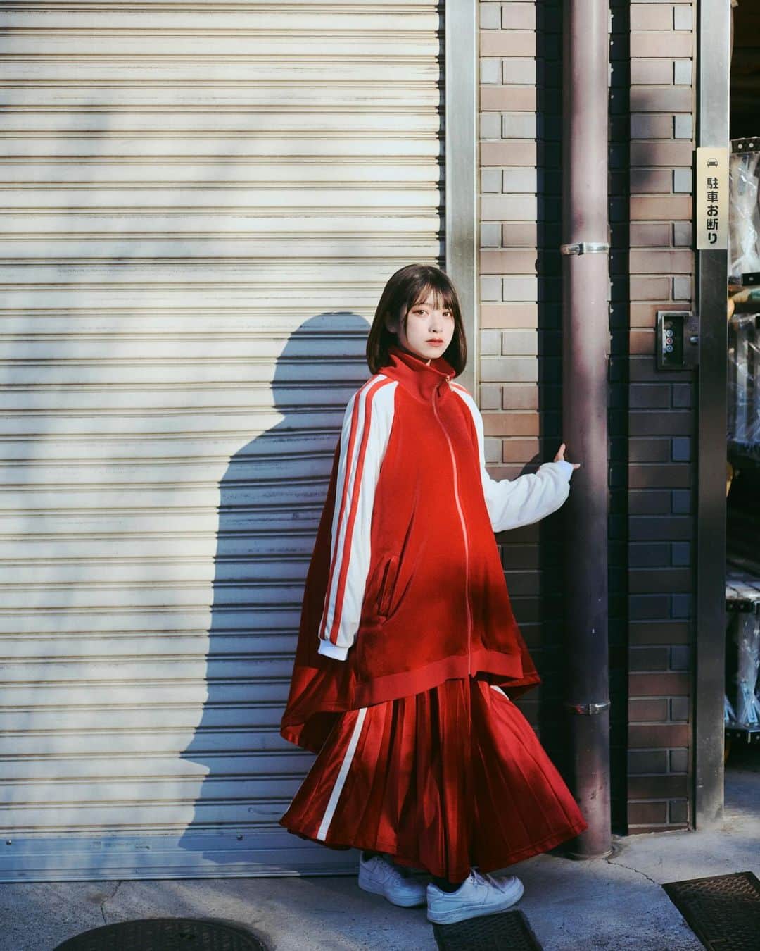 三野宮鈴さんのインスタグラム写真 - (三野宮鈴Instagram)「チビガキの時から椎名林檎嬢が 好きなので赤は好きです。🍎」12月9日 18時34分 - suzuchan.1