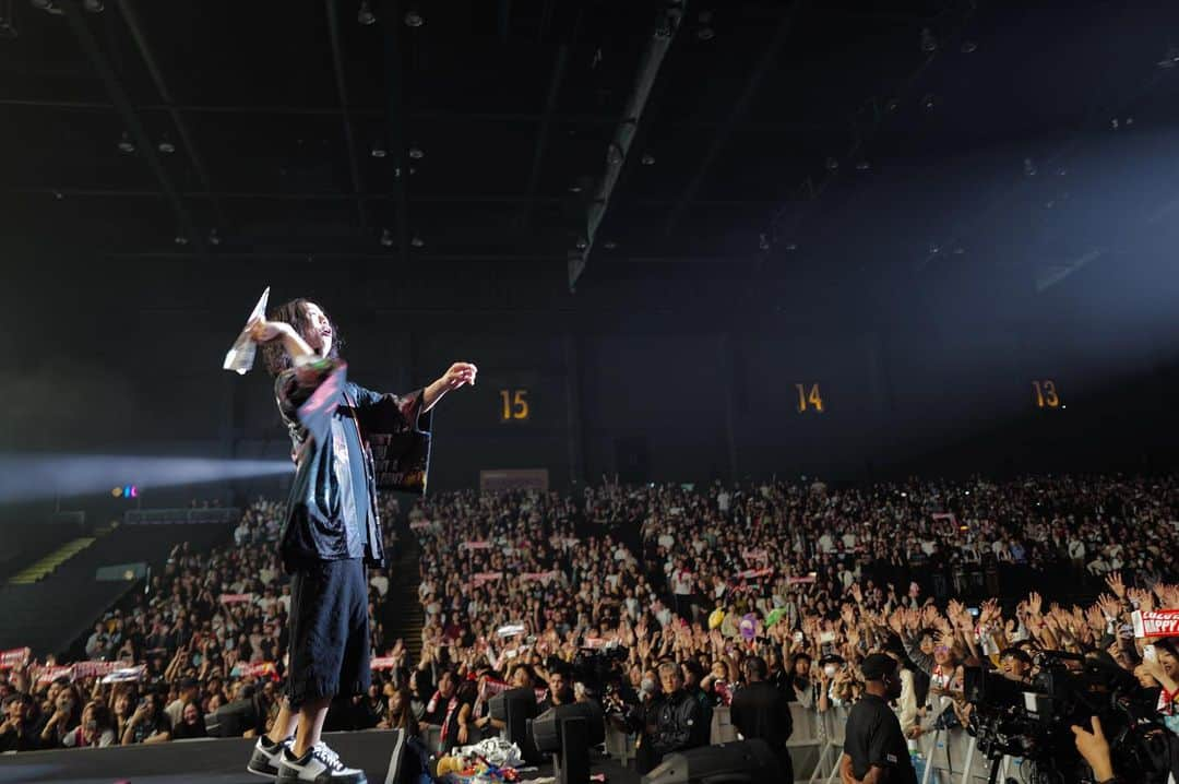 Tomoyaさんのインスタグラム写真 - (TomoyaInstagram)「またね、香港☺️✨   @oneokrockofficial  @kazulenphoto 📸   #oneokrock #drummer #luxurydisease」12月9日 18時48分 - tomo_10969