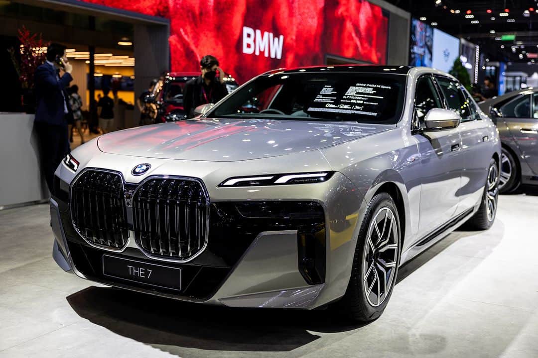 BMW Thailandさんのインスタグラム写真 - (BMW ThailandInstagram)「สัมผัสตัวจริงของ BMW Luxury Class แบบครบทั้งไลน์อัป ไม่ว่าจะเป็น THE NEW 740d, THE i7 และ THE NEW X7 ได้ในงาน Motor Expo 2023 พร้อมให้คุณได้เข้าถึงอีกระดับของสุนทรียภาพแห่งการขับขี่อย่างแท้จริง และรับเอกสิทธิ์พิเศษจาก BMW Excellence Club ที่จะทำให้คุณได้สัมผัสประสบการณ์เหนือระดับกว่าใคร  #BMW #BMWTH #JOYisBMW #สุนทรียภาพแห่งการขับขี่ #THEFUTUREISNOW #MOTOREXPO2023 #THE7 #THEi7 #THEX7」12月9日 19時00分 - bmwthailand