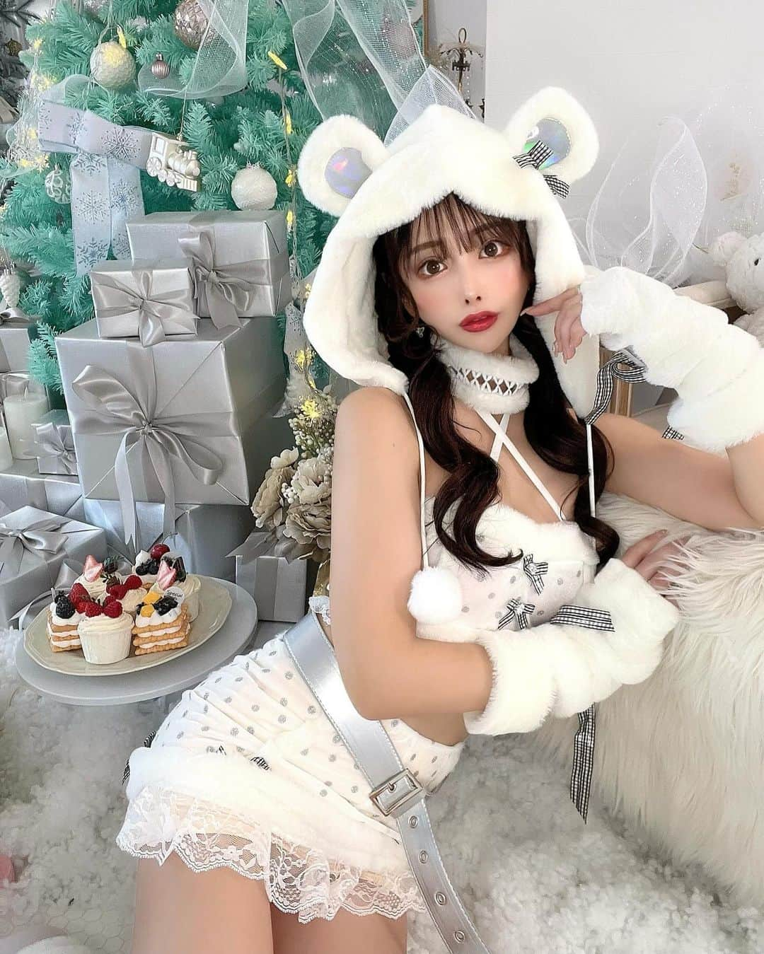 SHIHOさんのインスタグラム写真 - (SHIHOInstagram)「. . 🤍🤍🤍🤍🤍🤍🤍🤍🤍🤍 . @malymoon1991  ホワイトベアーかわいい🐻‍❄️ . .」12月9日 18時52分 - cham_pipi