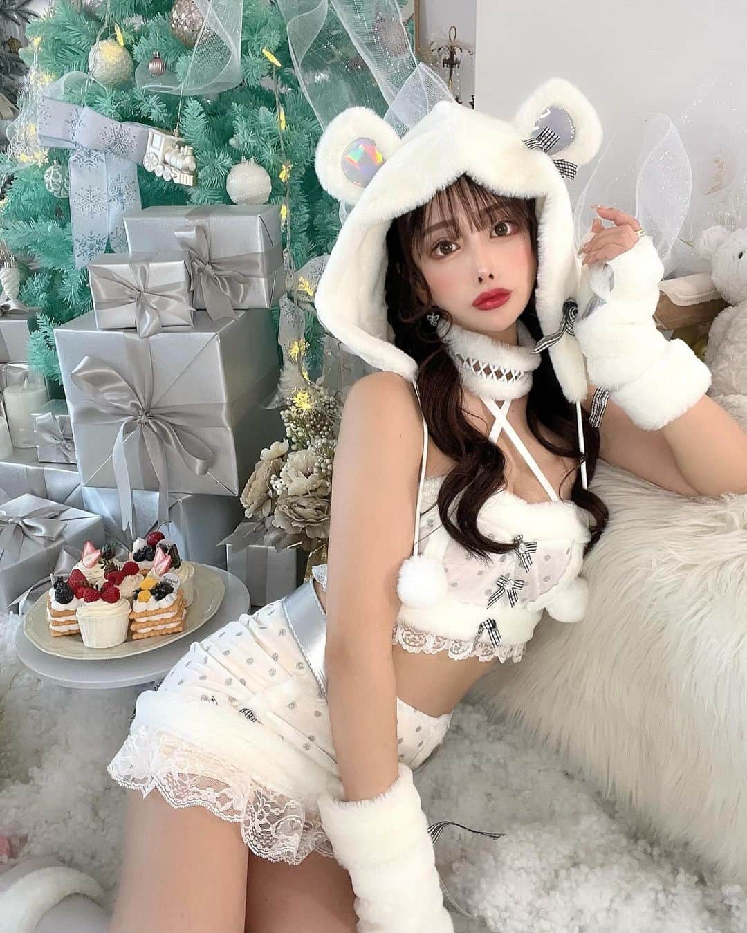 SHIHOのインスタグラム：「. . 🤍🤍🤍🤍🤍🤍🤍🤍🤍🤍 . @malymoon1991  ホワイトベアーかわいい🐻‍❄️ . .」