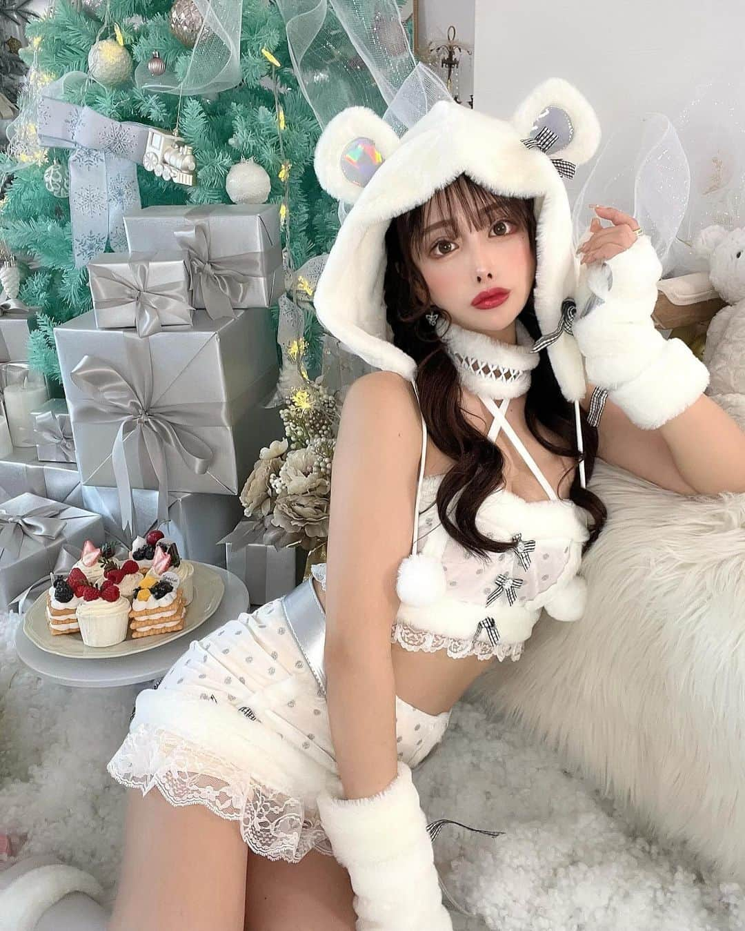 SHIHOのインスタグラム：「. . 🤍🤍🤍🤍🤍🤍🤍🤍🤍🤍 . @malymoon1991  ホワイトベアーかわいい🐻‍❄️ . .」