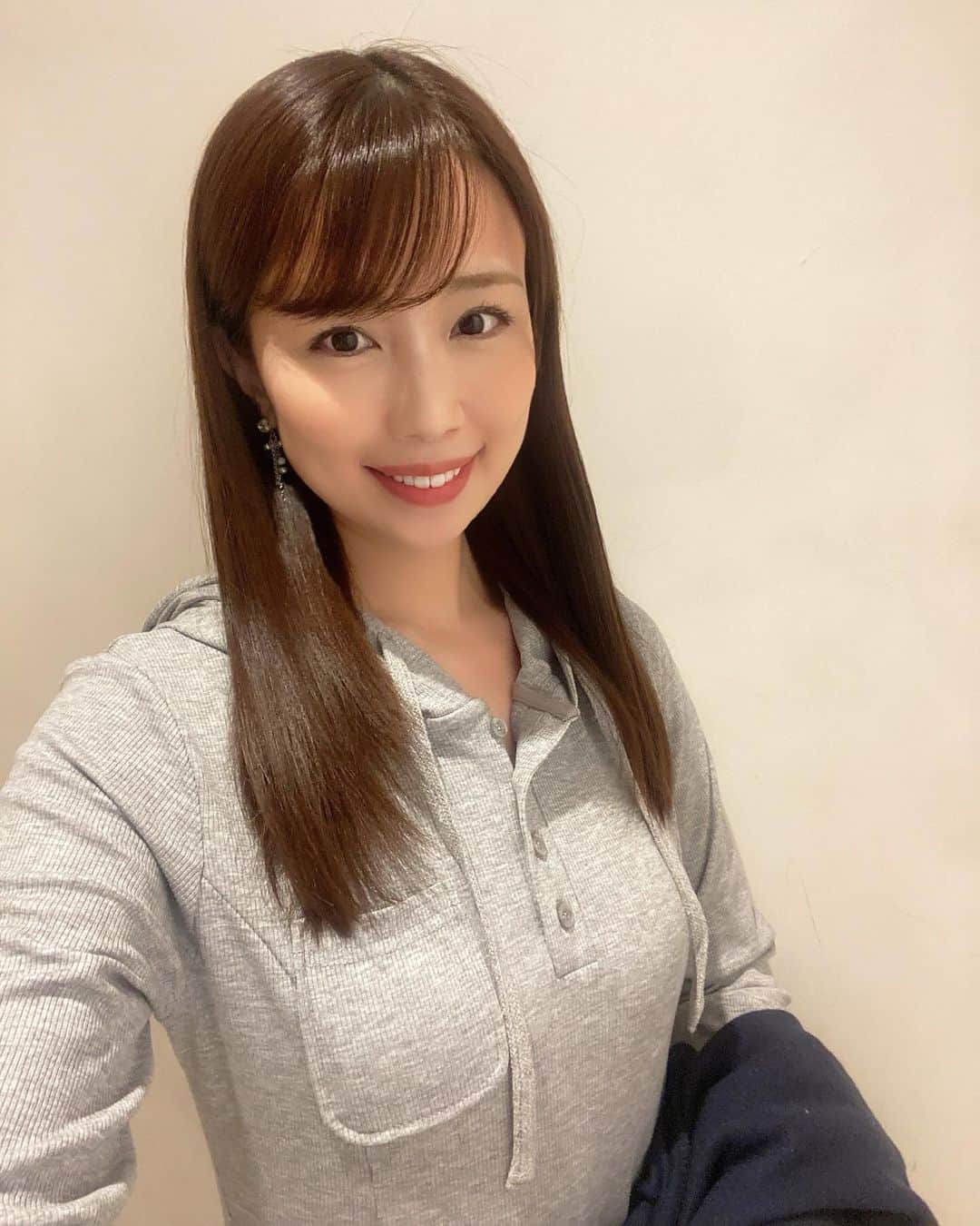 道岡桃子さんのインスタグラム写真 - (道岡桃子Instagram)「なぜか  フードをかぶるのが  とても好きです！  グレーも良いですよね☺️  onepiece→sz2307192121023001 coupon→EBSJP321 試すたび、好きが見つかる。届くたび、好きが増えてく。#SHEINGoodFinds#SHEIN冬の感謝 #SHEINforAll #loveshein #ad #saveinstyle #instagood #followforfollowback #followers #instafashion #ootd #ootdfashion #アナウンサー #アナウンサー衣装 #アナウンサーコーデ #フリーアナウンサー #女子アナ #女子アナコーデ#パーカー #パーカーコーデ #パーカーワンピース」12月9日 18時53分 - momoko_ana