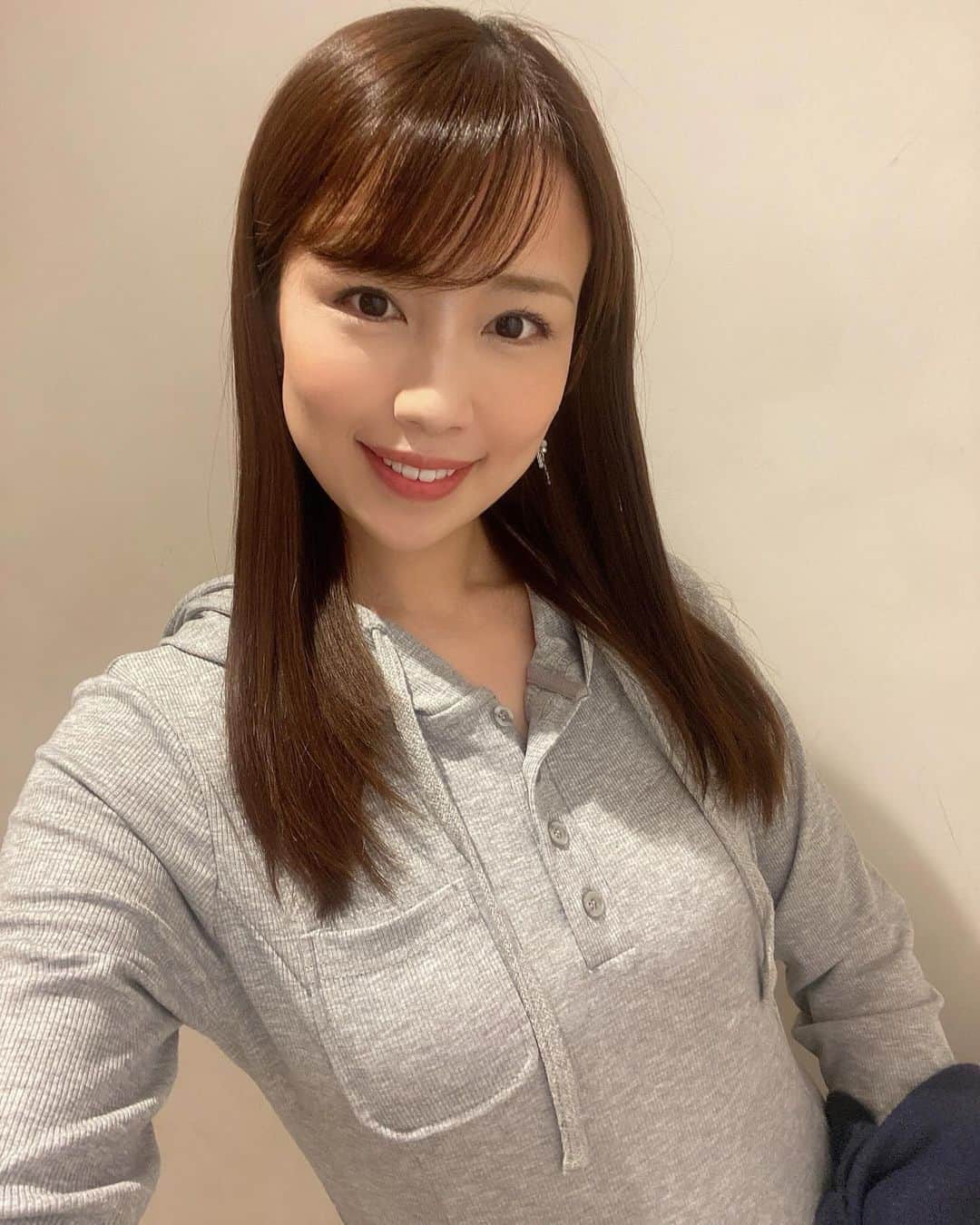 道岡桃子さんのインスタグラム写真 - (道岡桃子Instagram)「なぜか  フードをかぶるのが  とても好きです！  グレーも良いですよね☺️  onepiece→sz2307192121023001 coupon→EBSJP321 試すたび、好きが見つかる。届くたび、好きが増えてく。#SHEINGoodFinds#SHEIN冬の感謝 #SHEINforAll #loveshein #ad #saveinstyle #instagood #followforfollowback #followers #instafashion #ootd #ootdfashion #アナウンサー #アナウンサー衣装 #アナウンサーコーデ #フリーアナウンサー #女子アナ #女子アナコーデ#パーカー #パーカーコーデ #パーカーワンピース」12月9日 18時53分 - momoko_ana