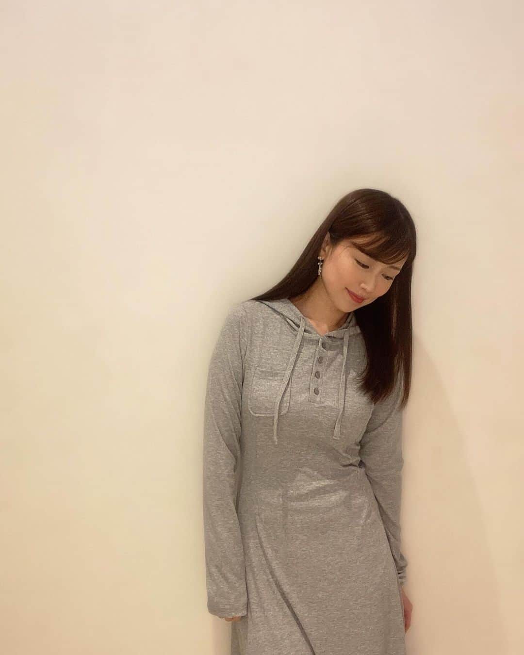 道岡桃子さんのインスタグラム写真 - (道岡桃子Instagram)「なぜか  フードをかぶるのが  とても好きです！  グレーも良いですよね☺️  onepiece→sz2307192121023001 coupon→EBSJP321 試すたび、好きが見つかる。届くたび、好きが増えてく。#SHEINGoodFinds#SHEIN冬の感謝 #SHEINforAll #loveshein #ad #saveinstyle #instagood #followforfollowback #followers #instafashion #ootd #ootdfashion #アナウンサー #アナウンサー衣装 #アナウンサーコーデ #フリーアナウンサー #女子アナ #女子アナコーデ#パーカー #パーカーコーデ #パーカーワンピース」12月9日 18時53分 - momoko_ana