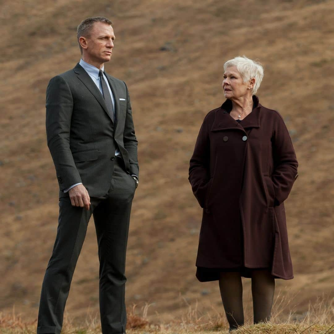 James Bond 007さんのインスタグラム写真 - (James Bond 007Instagram)「“With Judi you’re always guaranteed a bit of magic.” – Daniel Craig  Happy Birthday to Dame Judi Dench.」12月9日 19時01分 - 007