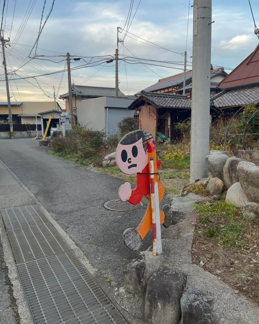 西澤由夏さんのインスタグラム写真 - (西澤由夏Instagram)「親戚に会いに滋賀県へ！  どこを切り取っても、空が広い☁️  フォトエッセイにも書いた、 思い出の景色が広がっています✨」12月9日 19時08分 - yknszw