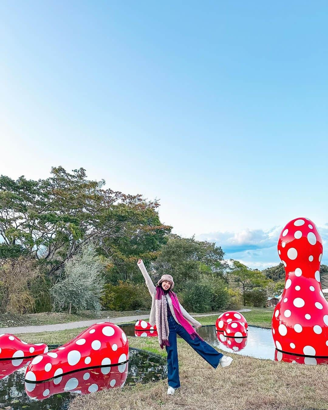 AMIのインスタグラム：「❁.*･ﾟ  第1回目のハラルナビトリップ📸  詳細はリールにあるのでぜひ見てね🤗📽  このトリップに参加してる人はみんな多国籍だけど とってもフレンドリーだから楽しかった🎵 この写真にいるみんなも実は初めましてなのにすぐに仲良くなれるぐらいフレンドリー😍  初めて象に餌をあげて、ちょいちょいドキドキしちゃう(笑) 本当は象に乗りたかったなぁ🐘  良き一日でしたぁ〜  📍#市原ぞうの国  📍#星野農園くぬぎの憩いの森キャンプ場  📍#クルックフィールズ   🗓Nov.18.2023  ∞----------------------------‪𓏲𓎨ෆ ̖́-‬  Ini foto waktu halal navi trip yg pertama kali. Berbagai warga negara yg hadir,dan kita baru kenalan disini. Walaupun baru kenalan tapi tetap aja seru dan akrab😆 Coba cek reel aku yaa🧡     *☼*―――――*☼*―――――*☼*―――――*☼*――――― #ハラルナビ #千葉旅行 #千葉観光 #おすすめスポット #お出かけスポット #ムスリムフレンドリー #ムスリム旅 #旅行好きの人と繋がりたい #インスタ映えスポット #フォトジェニックスポット #アウトドア女子 #タビジョ #旅したくなるフォト #halalnavitrip #halalnavi #jalanjalankejepang #muslimtravelers #muslimstyle #tabijyo #japantrip🇯🇵 #chibatrip」