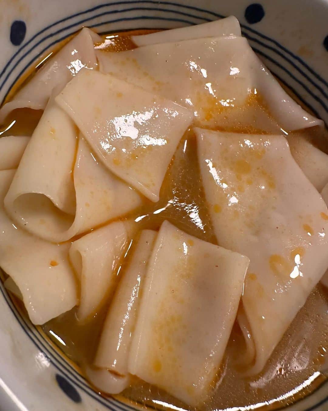 氷浦紫さんのインスタグラム写真 - (氷浦紫Instagram)「#KALDI の #ビャンビャン麺 食べてみたくて買ったけど、めちゃくちゃ辛い🌶 2食入りなんだけど次は普通のうどんのスープで食べようかと思うくらい私には辛い🌶 麺は最高に好みの感じ❤︎ また買うか迷う…… 辛党にはたまらんと思う。」12月9日 19時17分 - yukalihiula