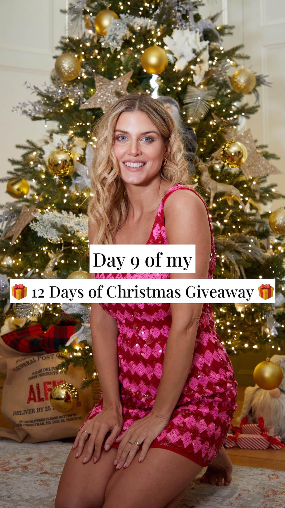 Ashley Jamesのインスタグラム：「**CLOSED** ad ADVENT GIVEAWAY DAY 9: Win a personal shopping session with incredible stylist @tatiana_londonshopper 🤶🏼❤️  I am am SO excited about this giveaway as @tatiana_londonshopper totally transformed my confidence after having Ada. It was the inspiration behind my ‘What to wear to...’ series.  Tatiana will spend two hours on an incredible personal shopping session with you (must be able to travel to London). She’s such an expert at helping you find and wear clothes to suit your shape. I’m just grateful she agreed to do this for one of you.  So to win: ✨must be following me and @tatiana_londonshopper ✨ LIKE and COMMENT why you’d love to win and TAG A FRIEND you think would also love to win* ✨You can comment as many times as you like - the winner will be selected by random generator, so the more you comment the more chance of winning! ✨I will announce the winner in 48 hours, announcing on stories and messaging privately asking for your address - and I will do so on this account only. I won’t be asking for bank details so please don’t reply to any fake account if anyone reaches out other than my page. ✨ Must be redeemed within 2024 ✨ Those who dedicate their time being horrible about me and others on gossip websites need not apply. 🤪  The winner will be picked at midday on the 11th December.   So merry Christmas, thank you, and good luck! ❤️✨」