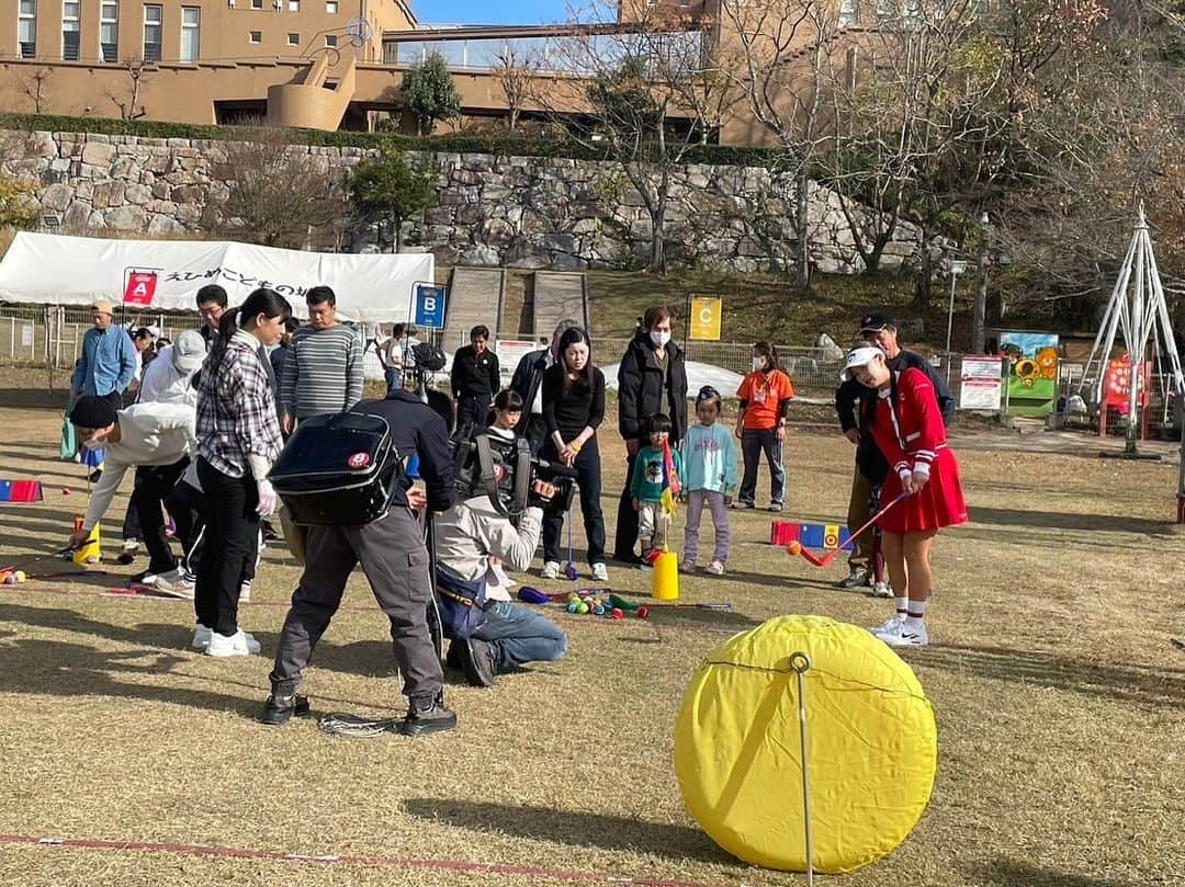 河本結さんのインスタグラム写真 - (河本結Instagram)「. 地元、松山で開催された "四国明治presents  スナッグゴルフキッズチャレンジ" に ゲストとして参加させていただきました〜⛳️ . みなさんとっても楽しそうでよかったです🤍 少しでも、愛媛のキッズみんなの 夢や希望を持つきっかけになっていたら 嬉しいです☺️ . ご応募くださった方々、 ご参加頂きました方々、 ありがとうございました🤍 (たくさんのご応募をいただいたのに 全員参加できなくてすみません（ ; ; ）) . また来年も、開催されますように⛳️✨ . #地元#愛媛#松山 #スナッグゴルフ #ゴルフ#キッズ .」12月9日 19時27分 - kawamotoyui_official