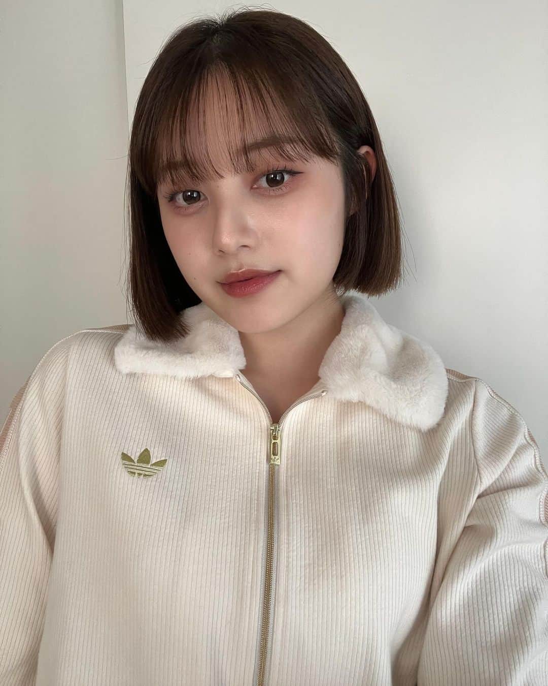 福山絢水のインスタグラム：「早速このメイクYouTubeあげたよーみてみてー  最近乾燥ひどくてノーパウダーでいい感じ🤍」