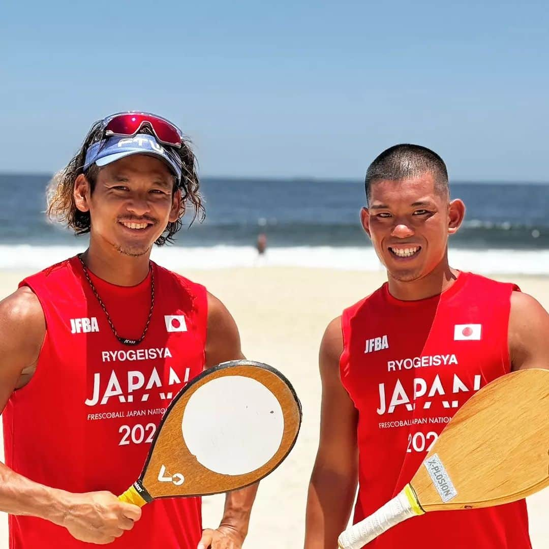 五十嵐恭雄さんのインスタグラム写真 - (五十嵐恭雄Instagram)「いよいよ本日からブラジル🇧🇷 リオでフレスコボール ブラジル選手権2023 試合開始です！🏓 自分達を信じて、 全部をぶつけてきます！  #フレスコボール #リオデジャネイロ  #ブラジル #brazil #riodejaneiro  #Frescoball #Frescobol #BRAZIL #日本代表 #スポーツ #アスリート #athlete #マッスル #muscle #sports #ビーチスポーツ #japan #日本  #羽子板 #マイナースポーツ」12月9日 19時27分 - yasuo_ikarashi_