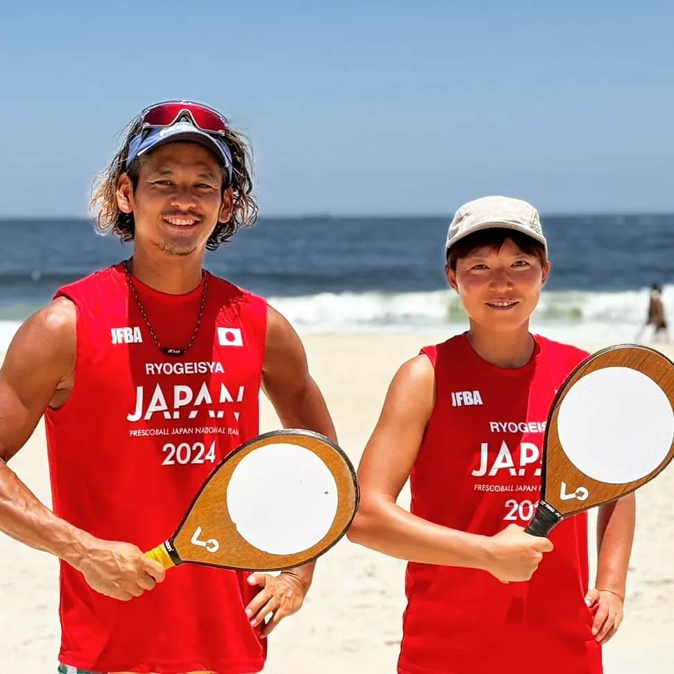 五十嵐恭雄さんのインスタグラム写真 - (五十嵐恭雄Instagram)「いよいよ本日からブラジル🇧🇷 リオでフレスコボール ブラジル選手権2023 試合開始です！🏓 自分達を信じて、 全部をぶつけてきます！  #フレスコボール #リオデジャネイロ  #ブラジル #brazil #riodejaneiro  #Frescoball #Frescobol #BRAZIL #日本代表 #スポーツ #アスリート #athlete #マッスル #muscle #sports #ビーチスポーツ #japan #日本  #羽子板 #マイナースポーツ」12月9日 19時27分 - yasuo_ikarashi_