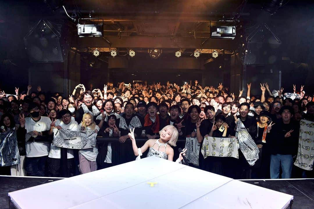 REOLさんのインスタグラム写真 - (REOLInstagram)「#UNBOX TOUR / ver pure at LIVE ROXY SHIZUOKA  満員御礼、圧巻の愛情表現をどうもありがとう　天井突き抜けるかと思うほどの盛り上がりしかと受け止めました！お互いの初期衝動を懐かしみながら、無垢むきだしでいっしょに音楽できたかけがえのない夜　アイラーヴューエンミー  また来ます、vep pureお次は明日神戸にて開梱です thank you for flying🛫✨  #Reol白箱」12月9日 19時22分 - rrreol999