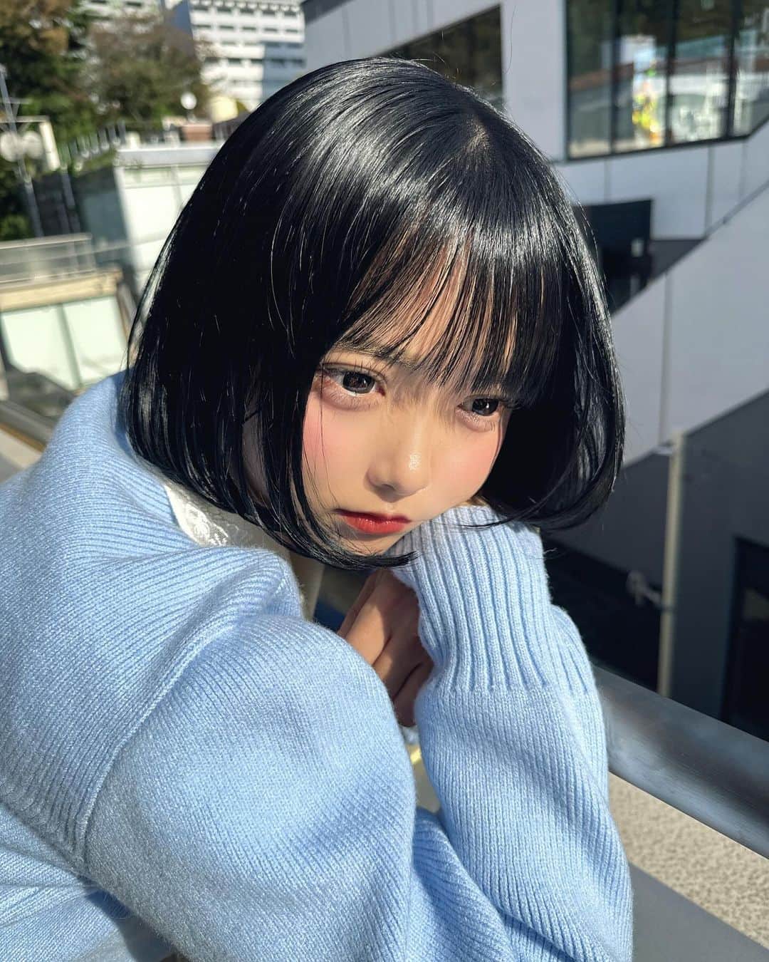 福山梨乃さんのインスタグラム写真 - (福山梨乃Instagram)「🩶🩶 . knit→ @rolarola.official  . hair color→ @yamamote_land  . いつもブルー系の黒にしてくださいって言って染めてもらってます👧🏻抜けやすいなぁって思ってたときは黒染めちょっとだけ混ぜてもらってたー！色落ちした色もかわいくなってきました🫶🏻」12月9日 19時29分 - rinomaru_