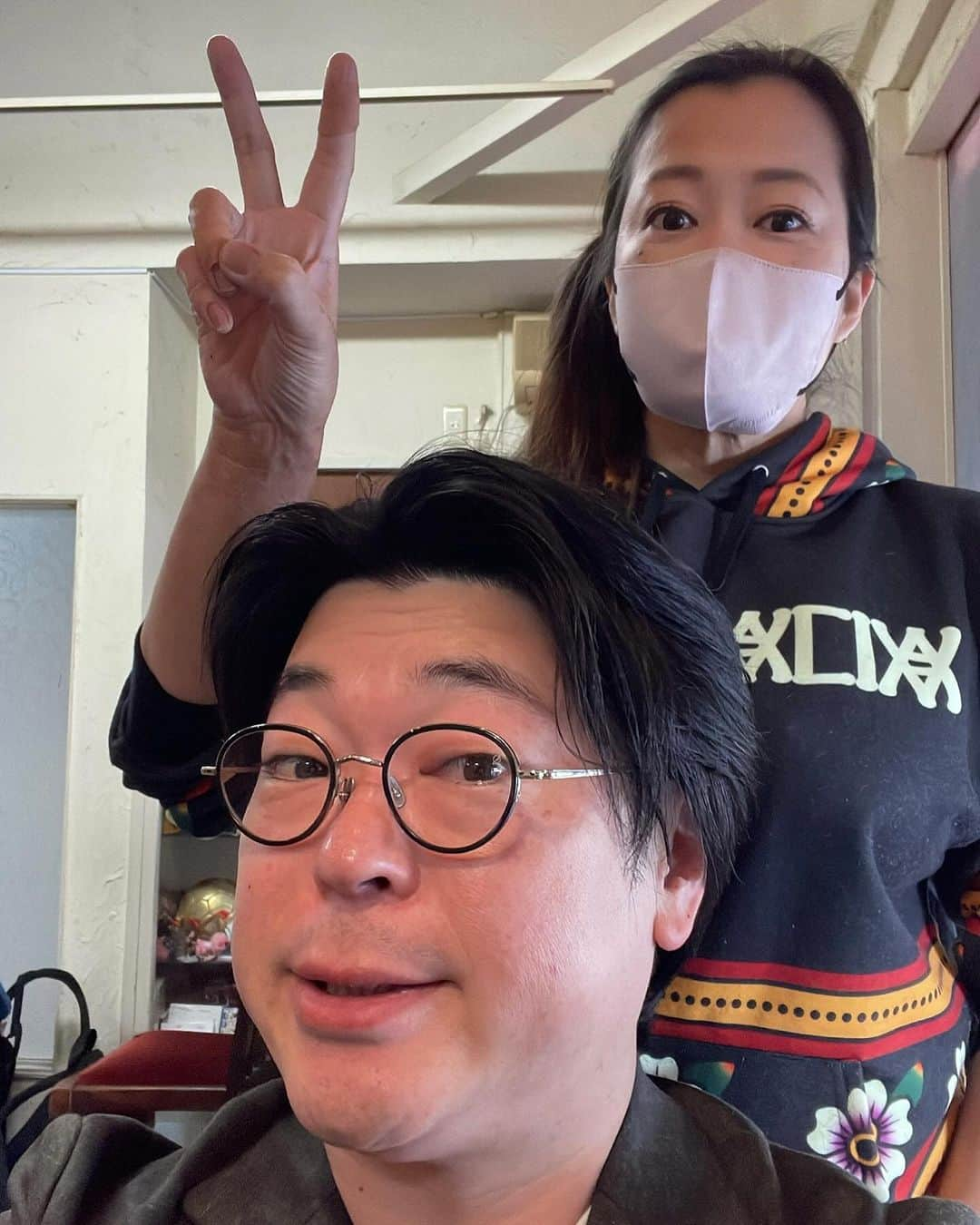 杉本知香さんのインスタグラム写真 - (杉本知香Instagram)「向くん、ここ一年でさりげなーく髪型変えました✂️✨ 誰ですか？レベル🤣 知的な感じで似合ってる☺️ 森本くん、山さんもスッキリ✂️✨  #中目黒美容室 #天津向#天津#オタク界のカリスマ  #アンバランス山本#アンバランス#山本栄治 #ニブンノゴ森本#ニブンノゴ#jealkb」12月9日 19時30分 - sugimotoc