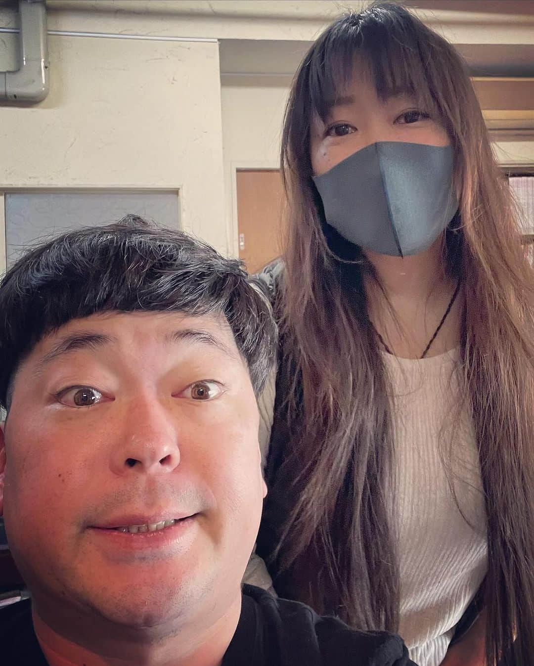 杉本知香さんのインスタグラム写真 - (杉本知香Instagram)「向くん、ここ一年でさりげなーく髪型変えました✂️✨ 誰ですか？レベル🤣 知的な感じで似合ってる☺️ 森本くん、山さんもスッキリ✂️✨  #中目黒美容室 #天津向#天津#オタク界のカリスマ  #アンバランス山本#アンバランス#山本栄治 #ニブンノゴ森本#ニブンノゴ#jealkb」12月9日 19時30分 - sugimotoc