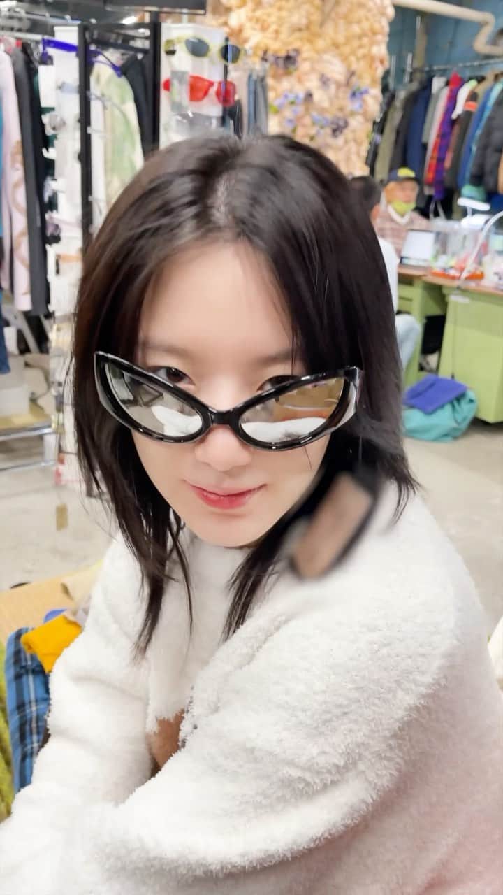 のインスタグラム：「[📽️] 😎😎 #popipo  #여자아이들 #GIDLE #슈화 #SHUHUA」