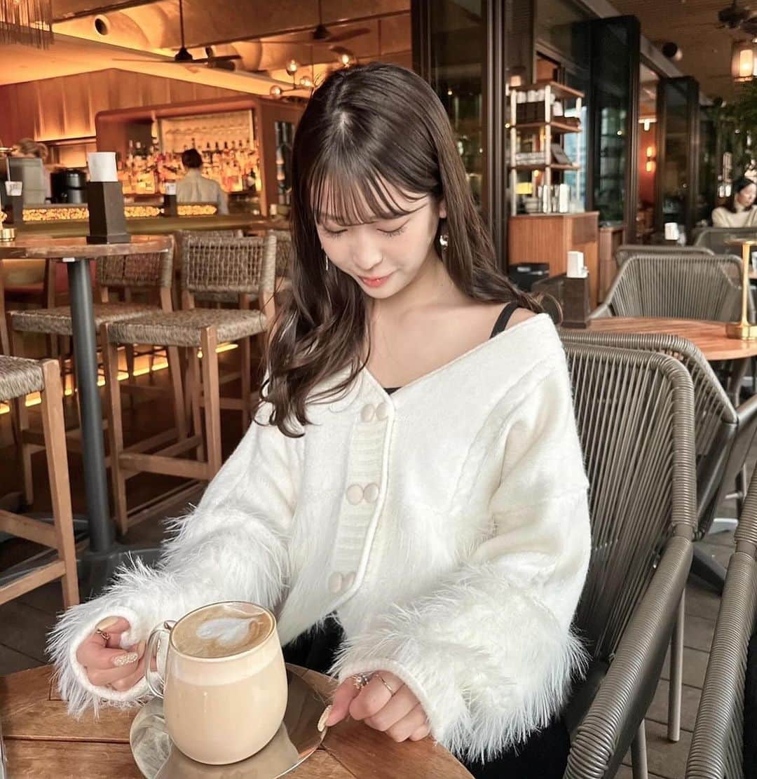 mellowneonさんのインスタグラム写真 - (mellowneonInstagram)「. recommend item🧥🧣  #冬コーデ #アウターコーデ #ニットコーデ」12月9日 19時36分 - mellow_neon