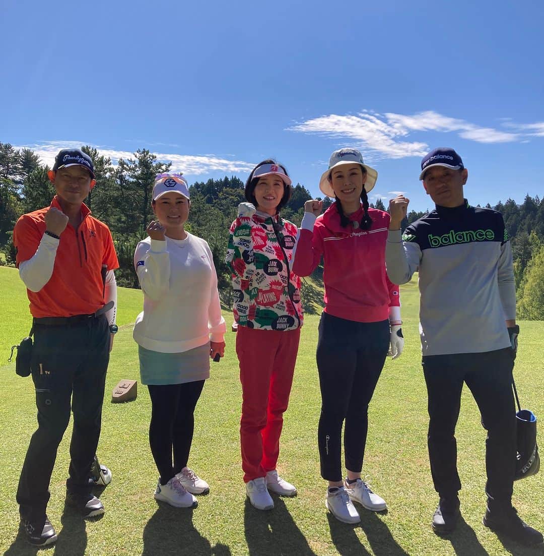 のインスタグラム：「📺⛳📺⛳📺⛳📺⛳📺⛳ 「女子プロ木本若菜の真剣(MAJI)Golf‼」⛳ ⏰12月10(日)あさ7時から放送📺 今月は ＃豊永志帆 プロ ＃大城美南海 プロが参戦⚡ ＃久万カントリークラブ を舞台に 女子プロとアマがタッグを組んでの真剣勝負🔥 プロのスーパーショットをお見逃しなく👀 https://www.youtube.com/watch?v=I9NBqHMjzQw ＃木本若菜 プロ ＃南海放送 ＃マジゴル ＃マジゴルフ」