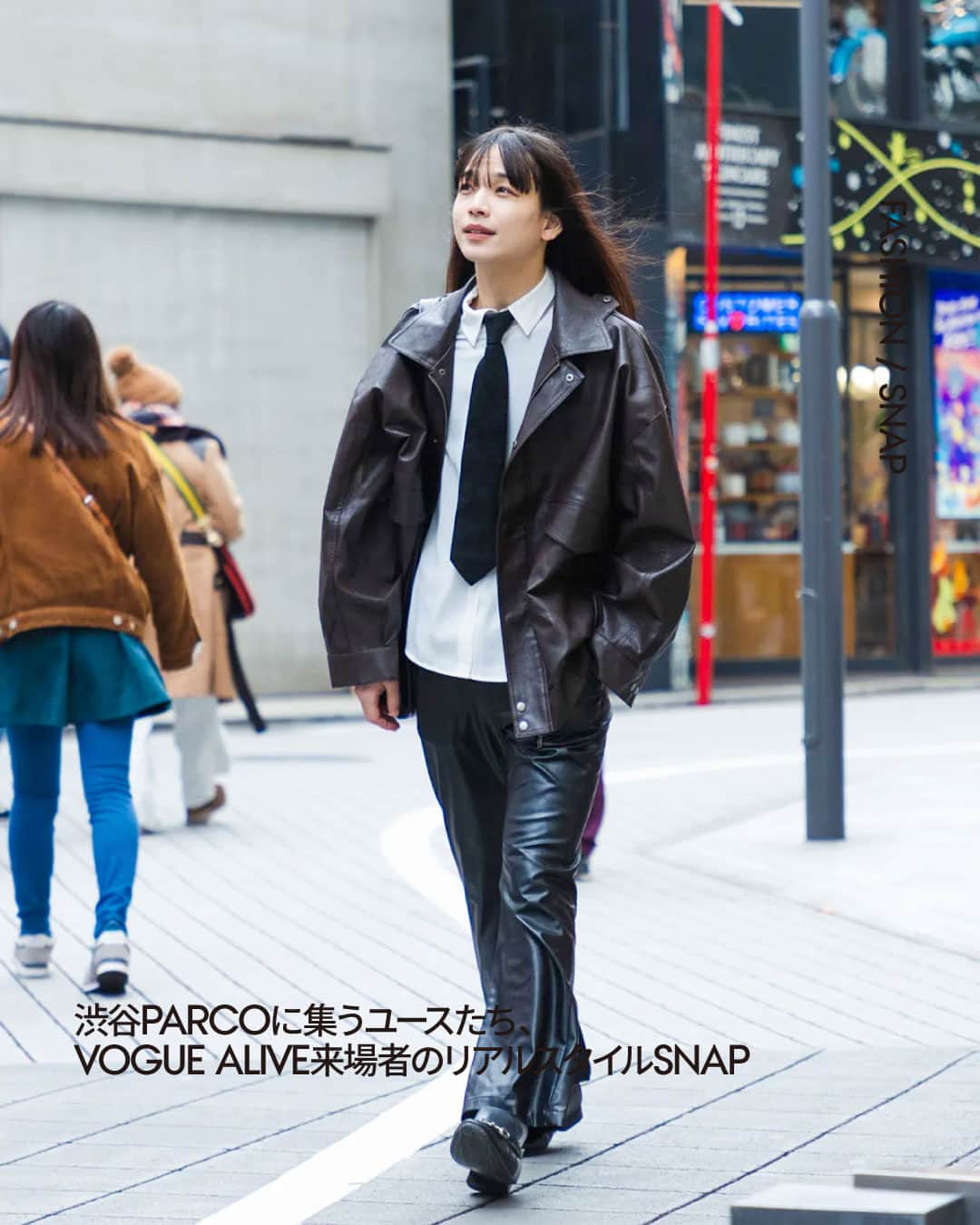 VOGUE JAPANのインスタグラム：「ヴォーグ ジャパンを体感するイベント#VogueAlive が#渋谷PARCO にて開催。ファッションとカルチャーの発信地として、いつの時代も若者を魅了してきたこの場所には、今どんな人が集まっているのか。 イベント当日にスナップ撮影を行い、ユースの肖像を捉えた📷 続きはプロフィールのリンクより。  Photography @keimons #voguejapan_fashion」