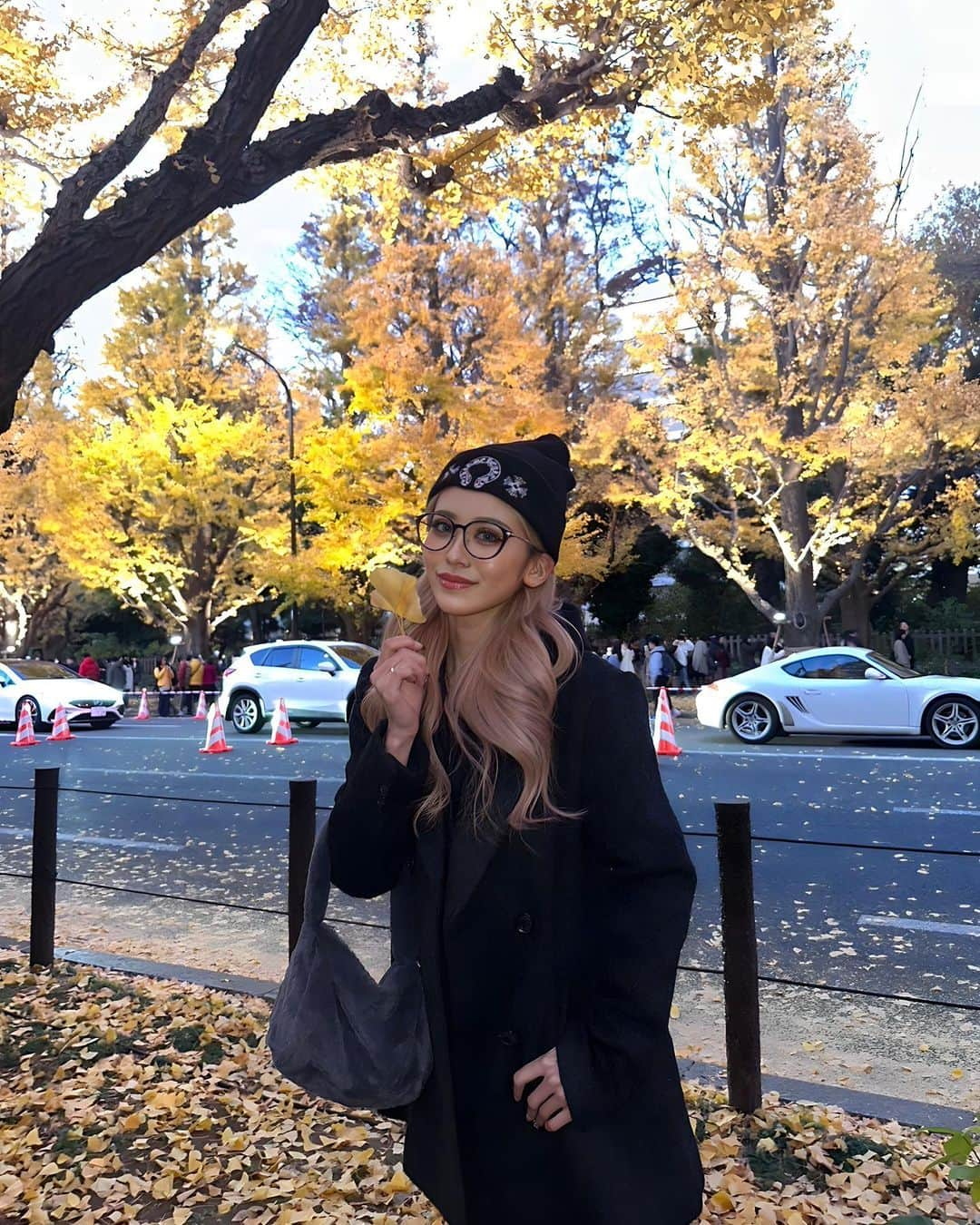 染谷リアナのインスタグラム：「イチョウ並木綺麗すぎた🍁🍂💛   #外苑前いちょう並木  #イチョウ並木」