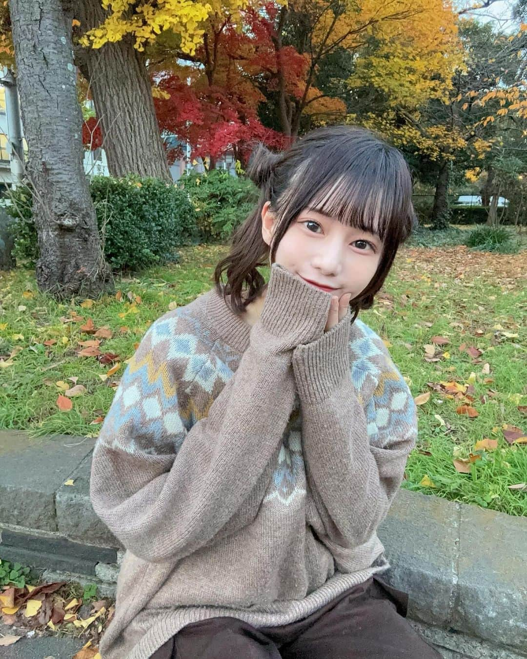 瀬山まどかのインスタグラム：「今日ライブした場所の近くが紅葉たくさんだったの🍁」