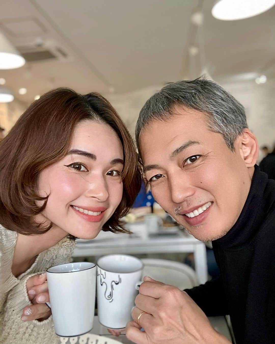 三佐和あやさんのインスタグラム写真 - (三佐和あやInstagram)「わたしたち夫婦、平日のデートした日☕️in OSAKA  この日は、仕事を早めに片付けて  出張帰りの旦那さんを 習いたての英語で 誘ってみた✨  Me) Can you go out for  lunch , today? He) Sure  なんか通じたみたいで 紳士的 回答☺️  普段 行かないところに 行ってみたくて   焼肉ランチしてから、通りがかりで見つけた 2Dすぎるカフェへ、面白かった〜〜✨  📍 IN THE CARTOON / 인더카툰 ヨナ・カートゥーン @inthecartoon.cafe   #大阪 #鶴橋カフェ #夫婦デート #アラフォーコーデ #アラフィフライフ #仲良し夫婦」12月9日 20時11分 - misawa_aya