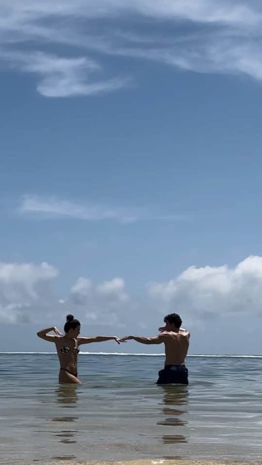 マルク・マルケスのインスタグラム：「Disconnect to connect!! 🧘🏻‍♂️🌴🫶🏻   #Bali  #samaberesort」