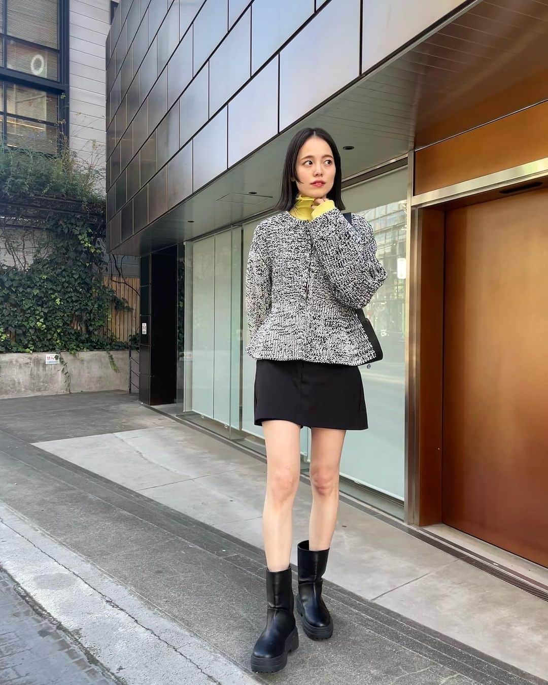 森川小百合さんのインスタグラム写真 - (森川小百合Instagram)「今日から公開スタートのアイテム💚💚💚  最推しアイテムは#メランジペプラムカーディガン  珍しくグリーンなんて着ちゃって🥹 最近グリーン気になる♡  パルクロナビゲーターの3人とも❣️ 沢山歩いて実は少し筋肉痛😂  昨日はライブも見て下さって皆さんありがとうございました🤍🤍  月曜日もお楽しみに！  . コーディネート#ワンピースコーデ#ワンピ#秋#秋服#ワンピース#ジャケット#ジャケットコーデ#ミニスカ#スカート#スカパン#デート#デート服#おでかけ#おでかけコーデ#163cm#163cmコーデ#骨格ウェーブ #骨格ナチュラル#骨格ウェーブ#ニット#ニットコーディネート#mystic#mystic_2024ss」12月9日 21時00分 - lily.s_y