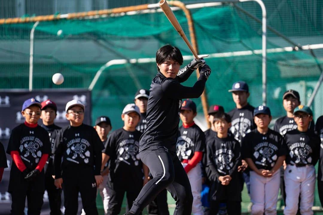 藤原恭大のインスタグラム：「今日はカープ小園海斗選手とアンダーアーマーベースボールフェスタに参加しました！  沢山の野球少年少女と触れ合う事ができ、本当に楽しい時間を過ごせました。  #アンダーアーマー #アンダーアーマーベースボールフェスタ #PR」