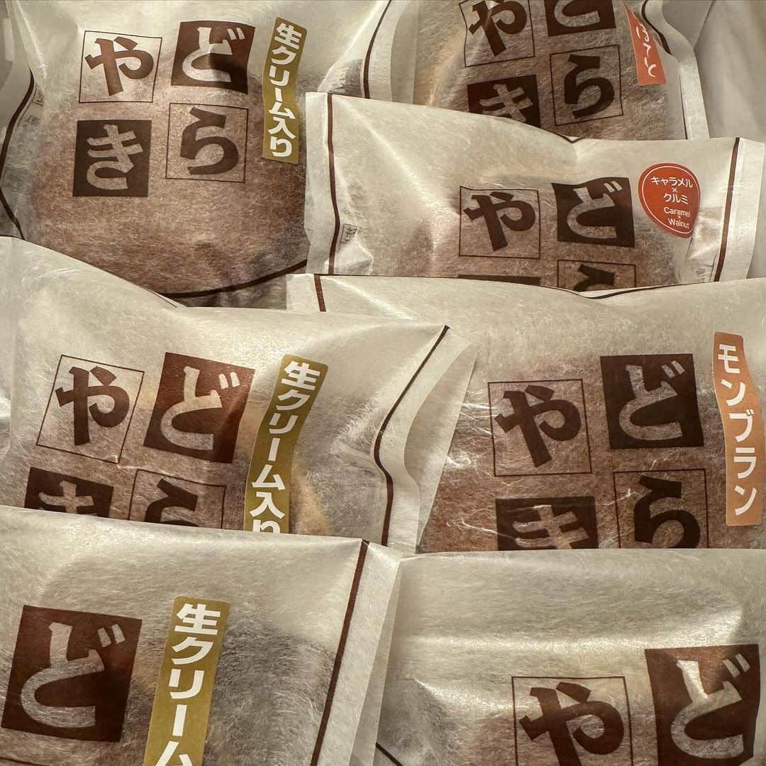 土井地博さんのインスタグラム写真 - (土井地博Instagram)「榮玉堂(山形)のどら焼き  豆大福、栗羊羹、きんつば、たい焼きなど好きな和菓子はたくさんあるけど断トツ好きなのはどら焼き。  美食モンスター野村くん(@ryota.nomura)からいただいたどら焼きが美味しすぎる。甘さと食感と香りのバランスが好み。 山形のお店にもいつか行ってみたい😋  #どら焼き #榮玉堂  #山形」12月9日 20時27分 - hiroshi_doiji