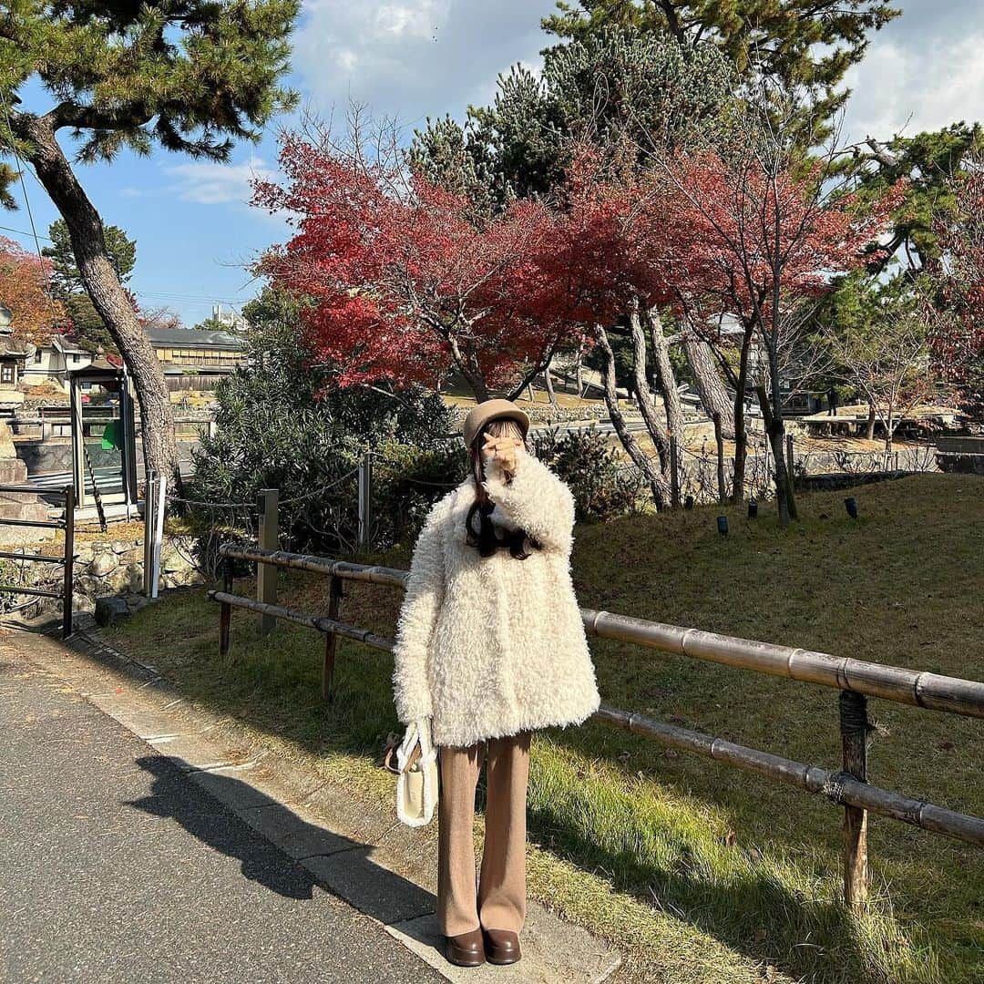 あみさんのインスタグラム写真 - (あみInstagram)「︴𝑎𝑢𝑡𝑢𝑚𝑛 𝑡𝑟𝑖𝑝 , 𝑏𝑒𝑖𝑔𝑒 𝑐𝑜𝑜𝑟𝑑𝑖𝑛𝑎𝑡𝑒  𓂃𓈒𓏸   奈良でたくさん秋感じてきた🍂 やっぱり紅葉って夏の終わりと冬の始まりって感じが ほんとに好きだな .. ♡♡  もうそろそろ秋も終わりかな ~ （ 最近ちょっとあったかいけど .. ）  . . . #奈良旅行 #奈良観光 #奈良カフェ #奈良公園 #奈良 #秋コーデ #ベージュコーデ #淡色コーデ #ブラウンコーデ #低身長コーデ #ビスチェ #ブーツ #レイヤードコーデ」12月9日 20時27分 - ami___nmo