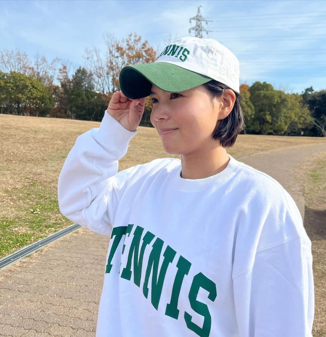 尾崎里紗さんのインスタグラム写真 - (尾崎里紗Instagram)「SNGのTENNISのキャップとトレーナー✨ やっぱりかわいい😊 ⁡ 今日はぽかぽかと良い天気だったので上着いらずで過ごせました(^^) ⁡」12月9日 20時21分 - risaozaki410