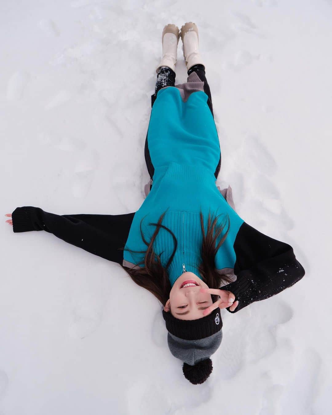 Yuriのインスタグラム：「雪的魔力❄️💙 今年冬天的第一場雪ෆ⸒⸒⸜( ˶'ᵕ'˶)⸝‪」