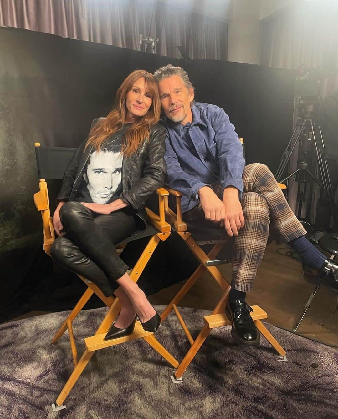 ジュリア・ロバーツ（ファンアカウント）さんのインスタグラム写真 - (ジュリア・ロバーツ（ファンアカウント）Instagram)「#juliaroberts & #ethanhawke!  Leave The World behind is out now! 🤩」12月9日 20時32分 - juliaroberrts