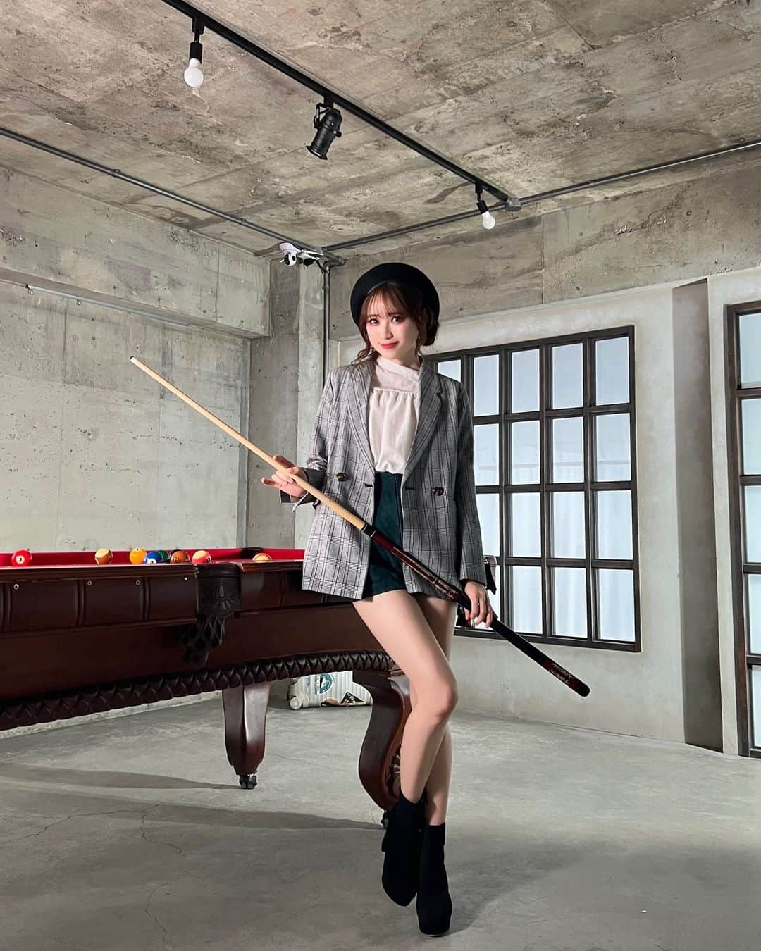 小越しほみさんのインスタグラム写真 - (小越しほみInstagram)「ビリヤードとわたし🎱  モーメント名古屋撮影会来てくれたみんなありがとう🤍  今年の撮影会納めもみんなのおかげで 楽しい時間になりました☺️  来年もワクワクする場所で色んな撮影したいな🌎  .  #モーメント撮影会 #名古屋 #名古屋スタジオ #撮影会 #撮影 #モデル #ポートレート #ポートレート撮影 #撮影会モデル #model #portrait #shooting #typenewyork #photostudiony #ビリヤード #ビリヤード台 #冬服 #冬服コーデ #冬コーデ #チェックジャケット #テーラードジャケット #ショーパン #ショートパンツ #美脚 #生足 #美脚女子 #顔タイプフェミニンコーデ #ブルベ夏コーデ #骨格ウェーブコーデ #ootd」12月9日 20時34分 - shihomi1129