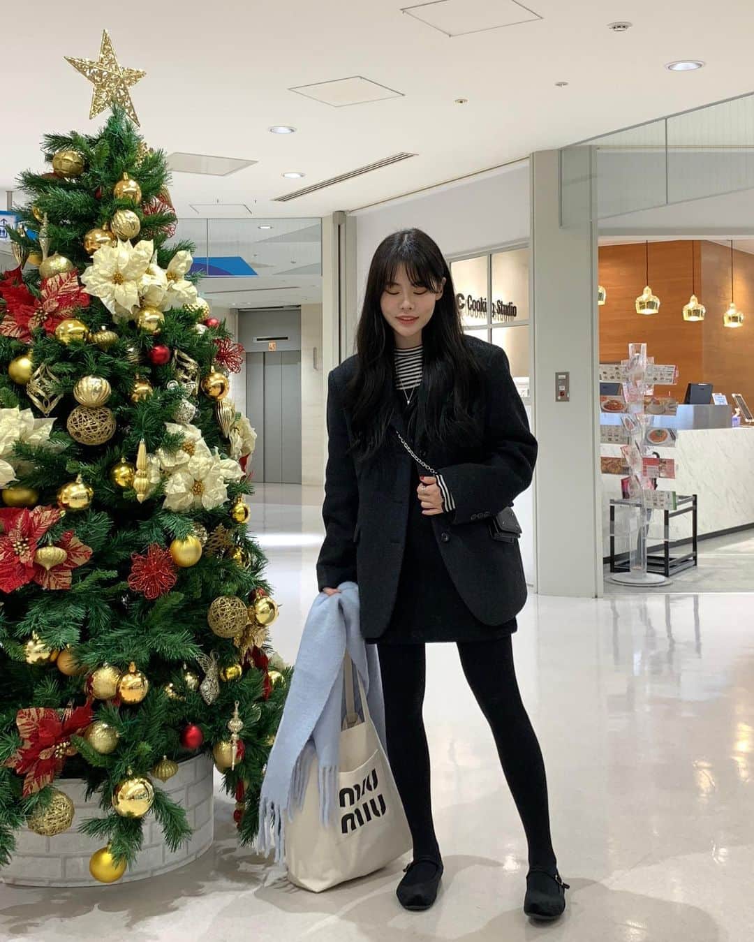 +82 경현のインスタグラム：「제작자켓 꼭 이렇게도 입어보고 싶었다👶🏻 #BITETHEBULLET#바잇더불렛  + 업데이트 현황은 @bitethebullet.co.kr 요 계정에서 확인가능하세요🧚🏻‍♀️  + 사진속의 코디는 댓글로 문의주시면 업데이트시 안내 다이렉트 보내드리고 있습니다🥳✨」
