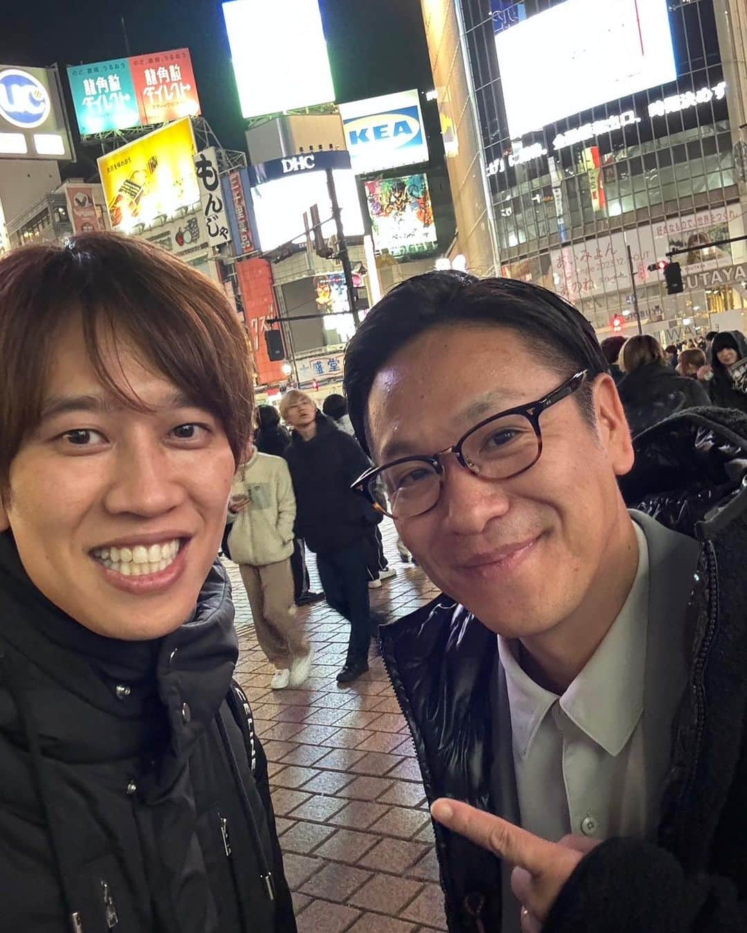 川島章良さんのインスタグラム写真 - (川島章良Instagram)「. . . 20分の講演会を医療関係者の方々にさせてもらいました。  吉本がおこなっている交流会だそうです。  しゅんPも久しぶりに会えたなー。  実はしゅんPちょくちょくバスで会います。  #講演会 #はんにゃ川島 #しゅんP」12月9日 20時45分 - hannyakawashima