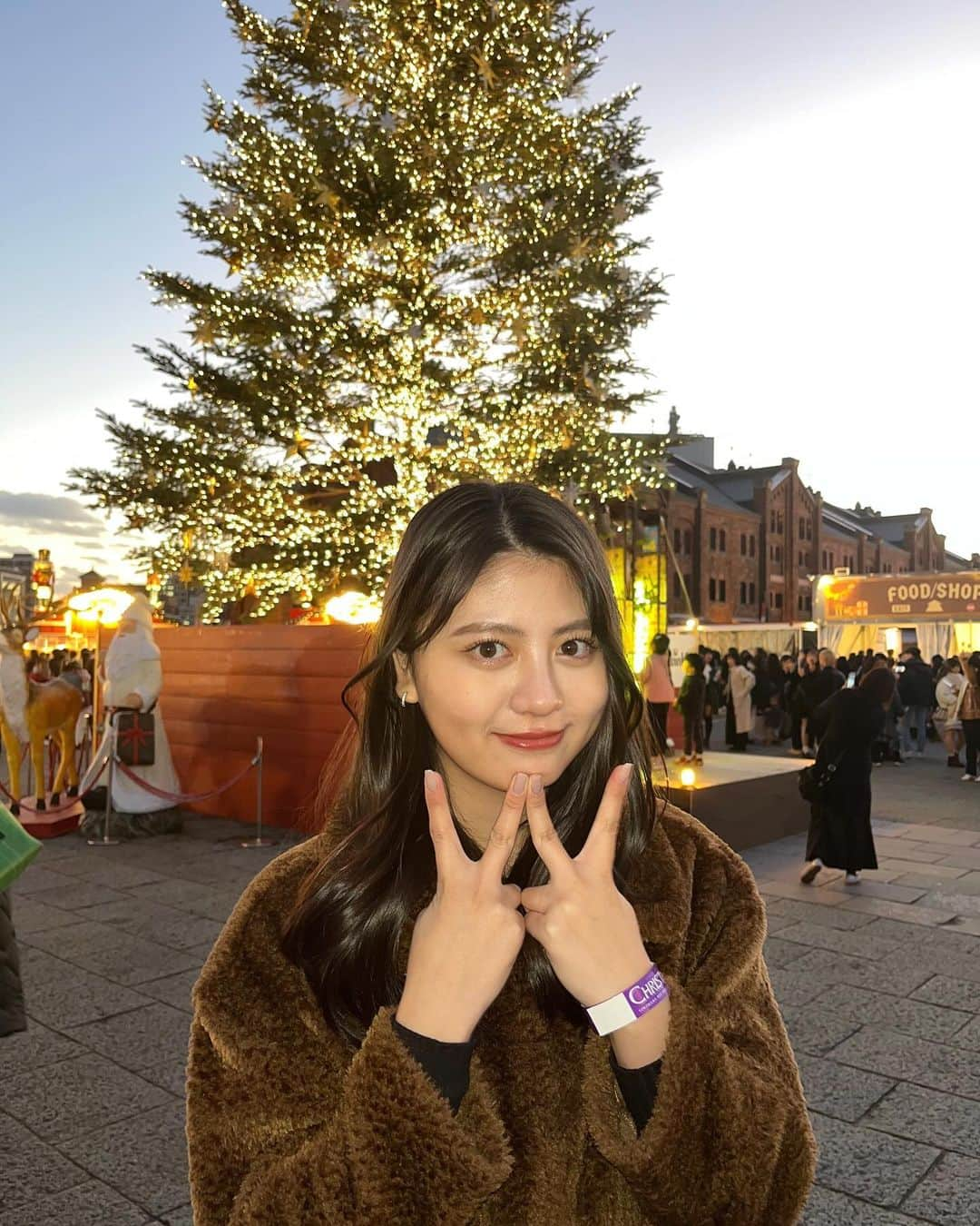 夢花さんのインスタグラム写真 - (夢花Instagram)「今年✌🏻回目クリスマスマーケット🎄笑 何回行っても大好き！！！！^_^  　  　  　 #クリスマスマーケット #クリスマス #クリスマスコーデ #横浜 #横浜赤レンガ倉庫 #横浜赤レンガ倉庫クリスマスマーケット #christmas #christmasmarket #ボアブルゾン #ボアジャケット #ボア #ロングブーツ #ロングブーツコーデ #冬コーデ #ブラウンコーデ」12月9日 20時46分 - dreamm_flowerr