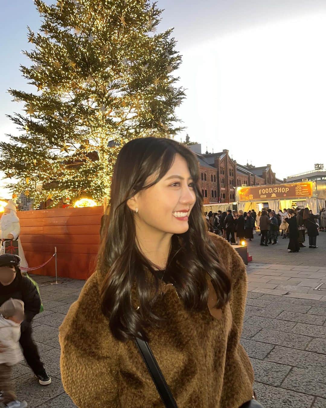 夢花さんのインスタグラム写真 - (夢花Instagram)「今年✌🏻回目クリスマスマーケット🎄笑 何回行っても大好き！！！！^_^  　  　  　 #クリスマスマーケット #クリスマス #クリスマスコーデ #横浜 #横浜赤レンガ倉庫 #横浜赤レンガ倉庫クリスマスマーケット #christmas #christmasmarket #ボアブルゾン #ボアジャケット #ボア #ロングブーツ #ロングブーツコーデ #冬コーデ #ブラウンコーデ」12月9日 20時46分 - dreamm_flowerr