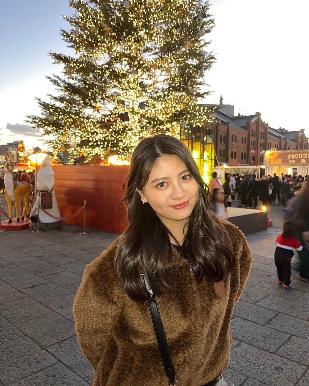 夢花さんのインスタグラム写真 - (夢花Instagram)「今年✌🏻回目クリスマスマーケット🎄笑 何回行っても大好き！！！！^_^  　  　  　 #クリスマスマーケット #クリスマス #クリスマスコーデ #横浜 #横浜赤レンガ倉庫 #横浜赤レンガ倉庫クリスマスマーケット #christmas #christmasmarket #ボアブルゾン #ボアジャケット #ボア #ロングブーツ #ロングブーツコーデ #冬コーデ #ブラウンコーデ」12月9日 20時46分 - dreamm_flowerr