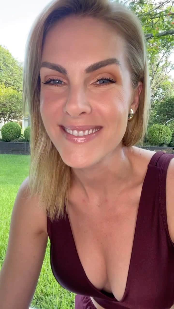 Ana Hickmannのインスタグラム：「Bom dia, meus amores!!! Nessa nova fase da minha vida, tudo que eu mais quero é ser livre pra correr atrás dos meus sonhos e objetivos, e pra isso eu preciso ter muita disposição 💪🏻. Sempre amei a @vitafornutrientes, mas agora os suplementos e vitaminas estão me dando ainda mais força e gás para conquistar tudo que eu quero. Eu sei que vou conseguir!! Ótimo sábado ❤️  #força #garra #disposição #saude #vitafornutrientes」
