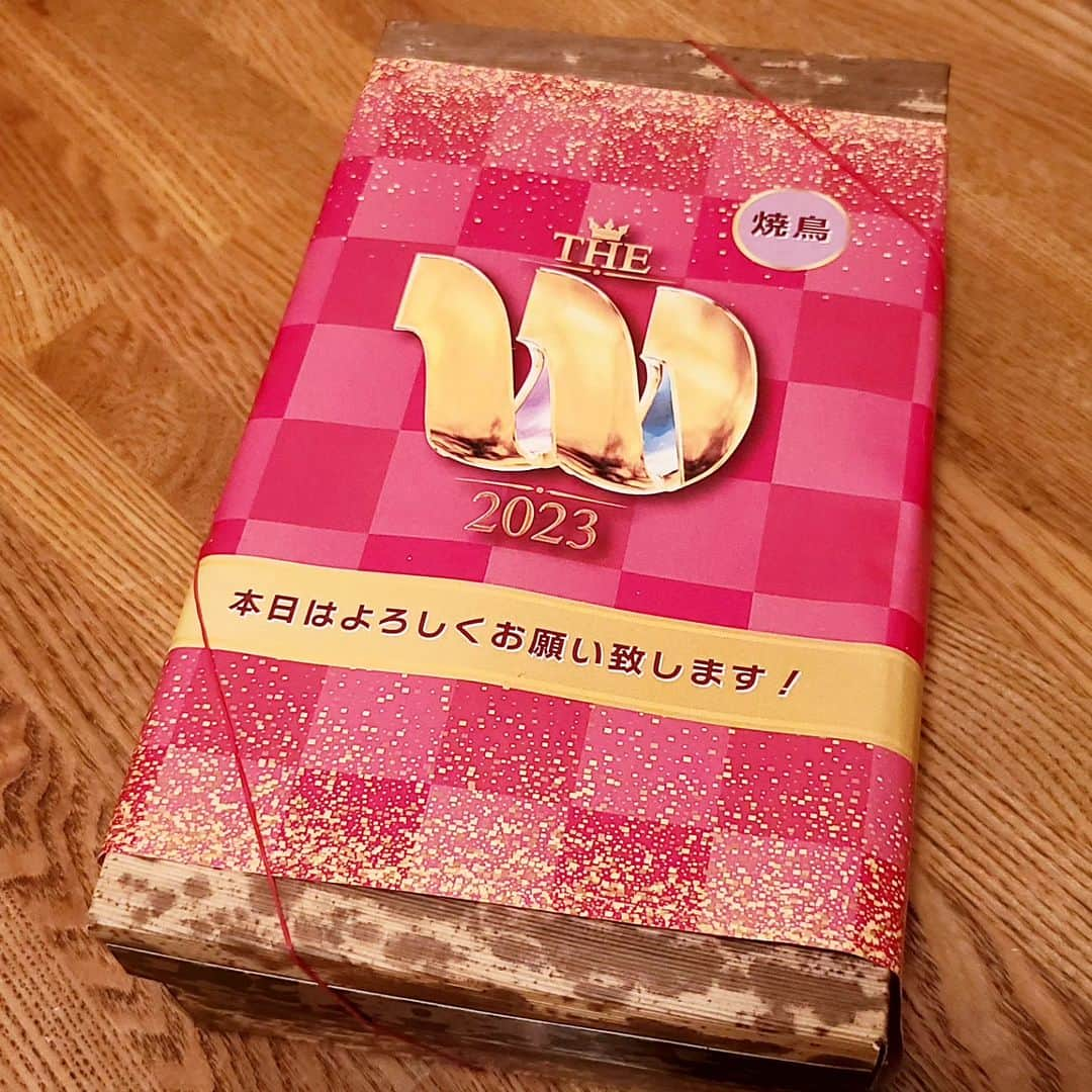 松本康太さんのインスタグラム写真 - (松本康太Instagram)「『女芸人No.1決定戦THE W』  今日はバイク川崎バイク(BKB)ちゃんと2組で「W」の前説をさせていただきました！　  間もなく新たなチャンピオンが！！  お弁当もTHE W 2023バージョン(*^O^*)  #thew#賞レース#前説#バイク川崎バイク#bkb#レギュラー#あるある探険隊#賞レース盛り上げ隊#吉本興業#笑顔」12月9日 20時53分 - aruarutankentai.matsumoto